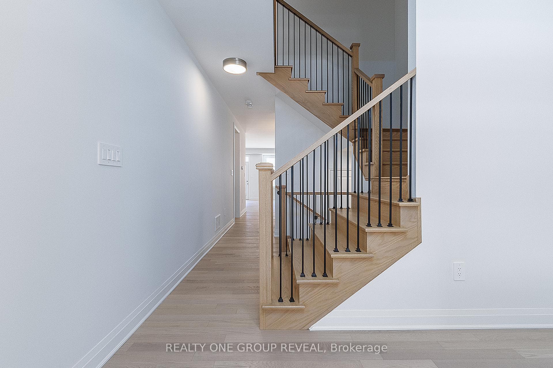 130 Leslie Richards Street photo 5