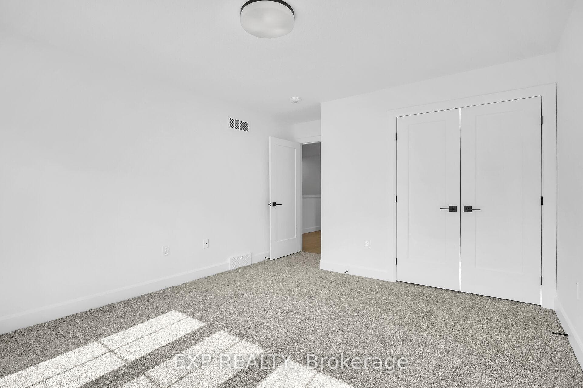424 Old Wonderland Road photo 22