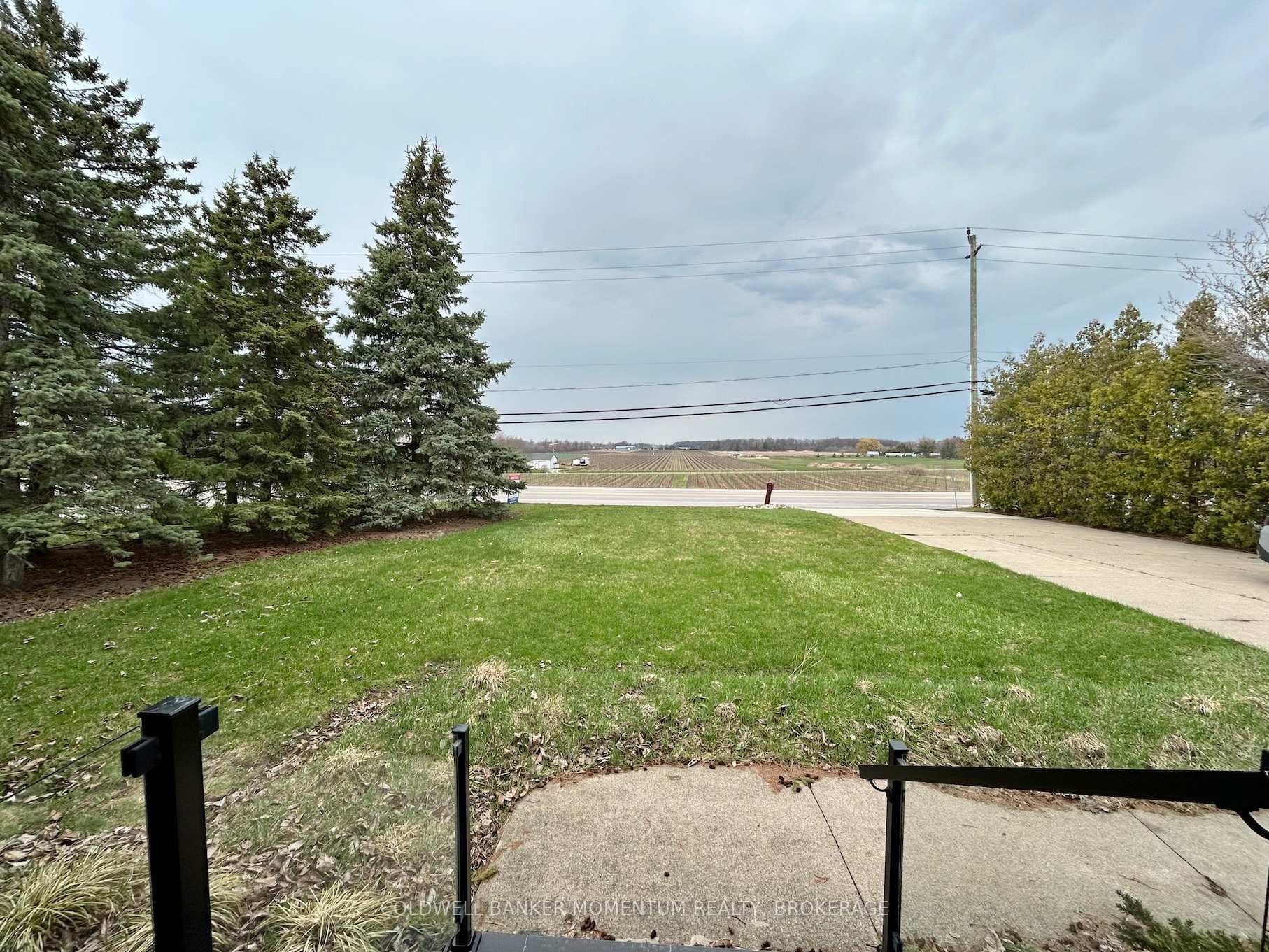 413 Queenston Road photo 3