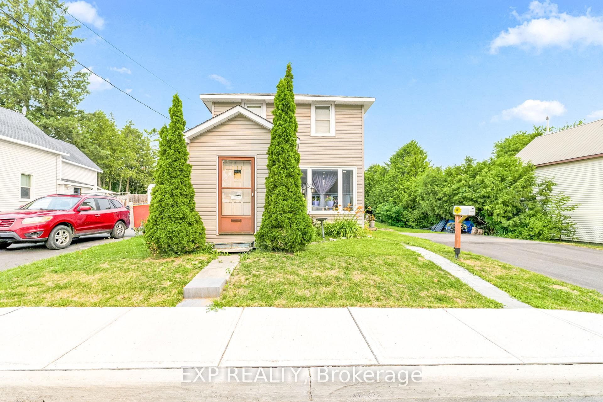 111 MACDONALD Street photo 3