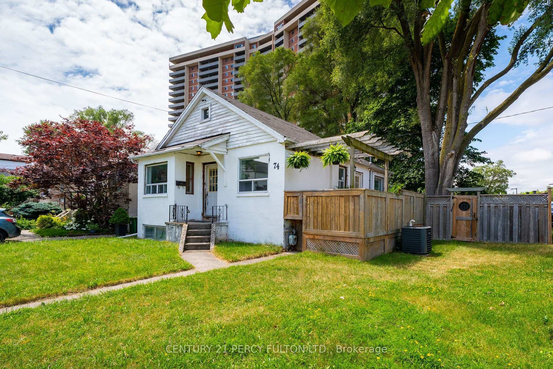 74 St. Dunstan Drive photo 3