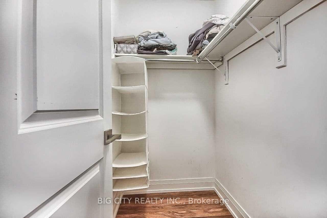 1 De Boers Drive Unit 407 photo 16