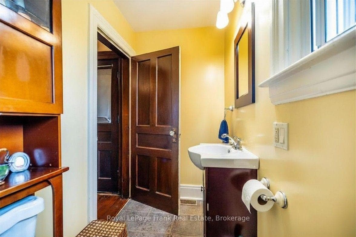 4PC Upper Bathroom