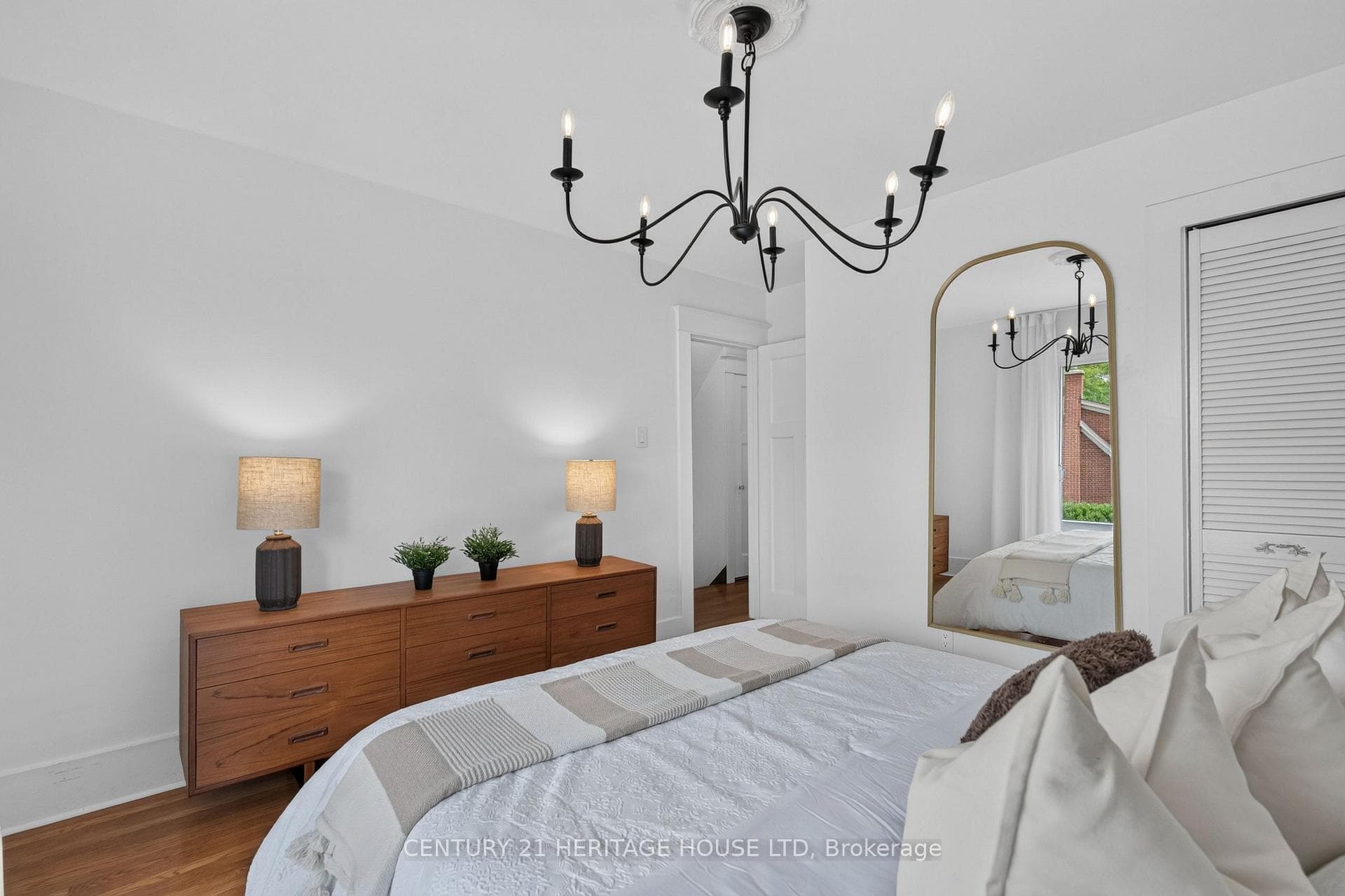 98 Roger Street photo 29