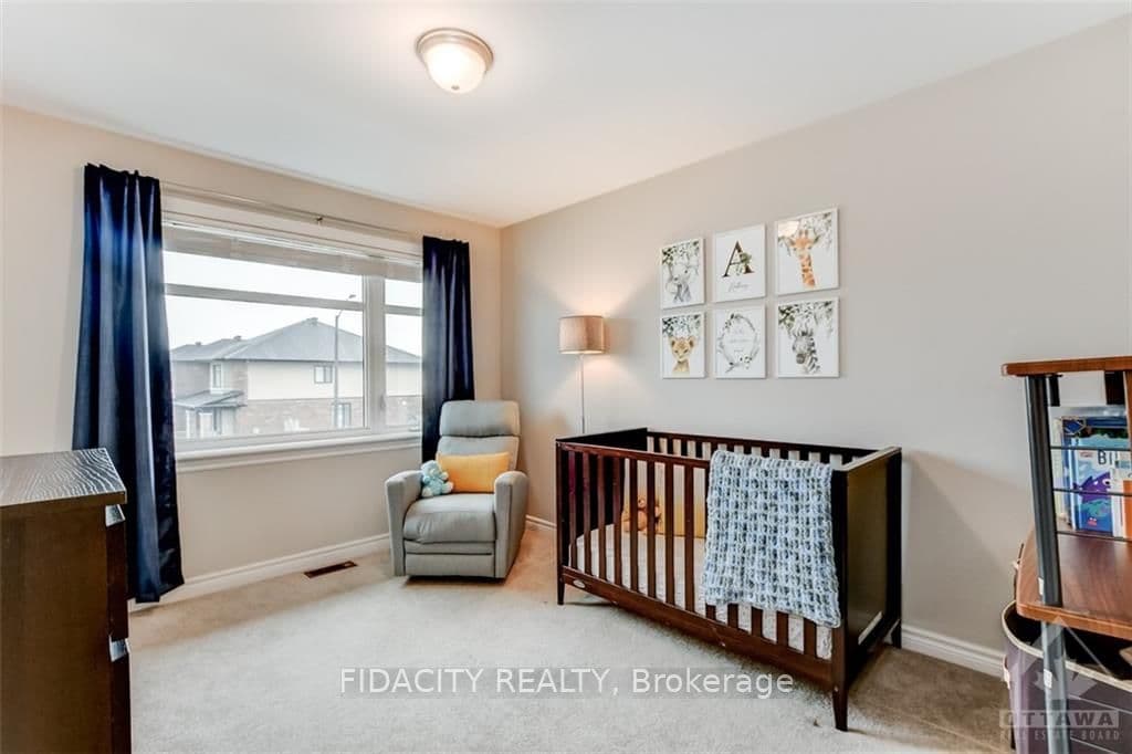 889 RALPH HENNESSY Avenue photo 18