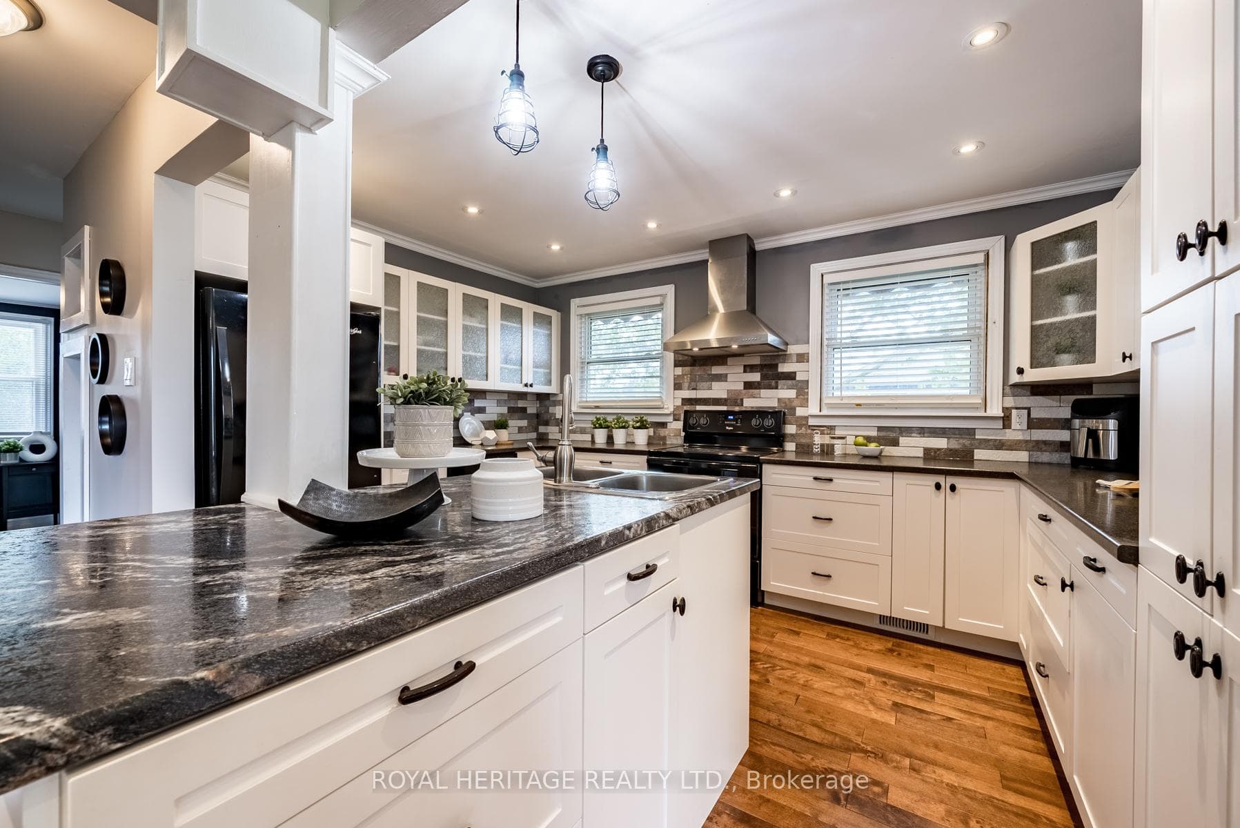 22 Carleton Boulevard photo 9