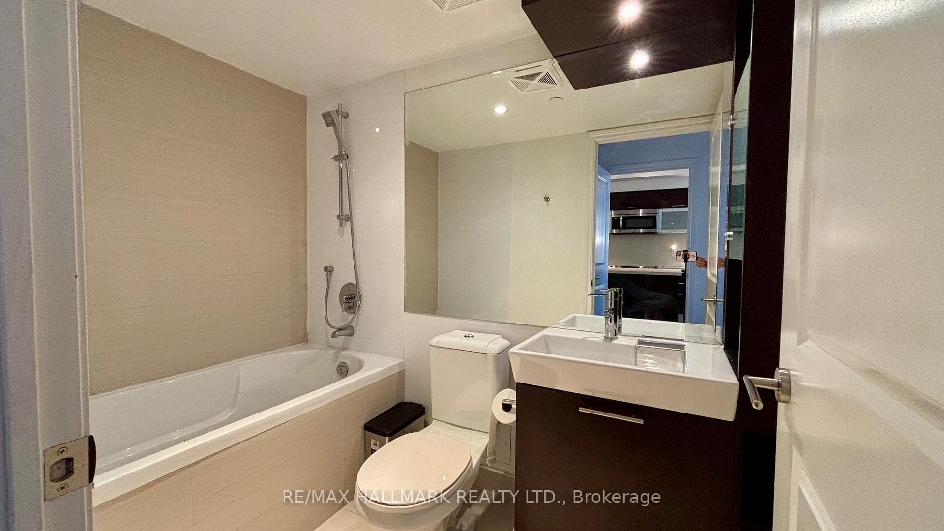 386 Yonge Street Unit 4603 photo 16