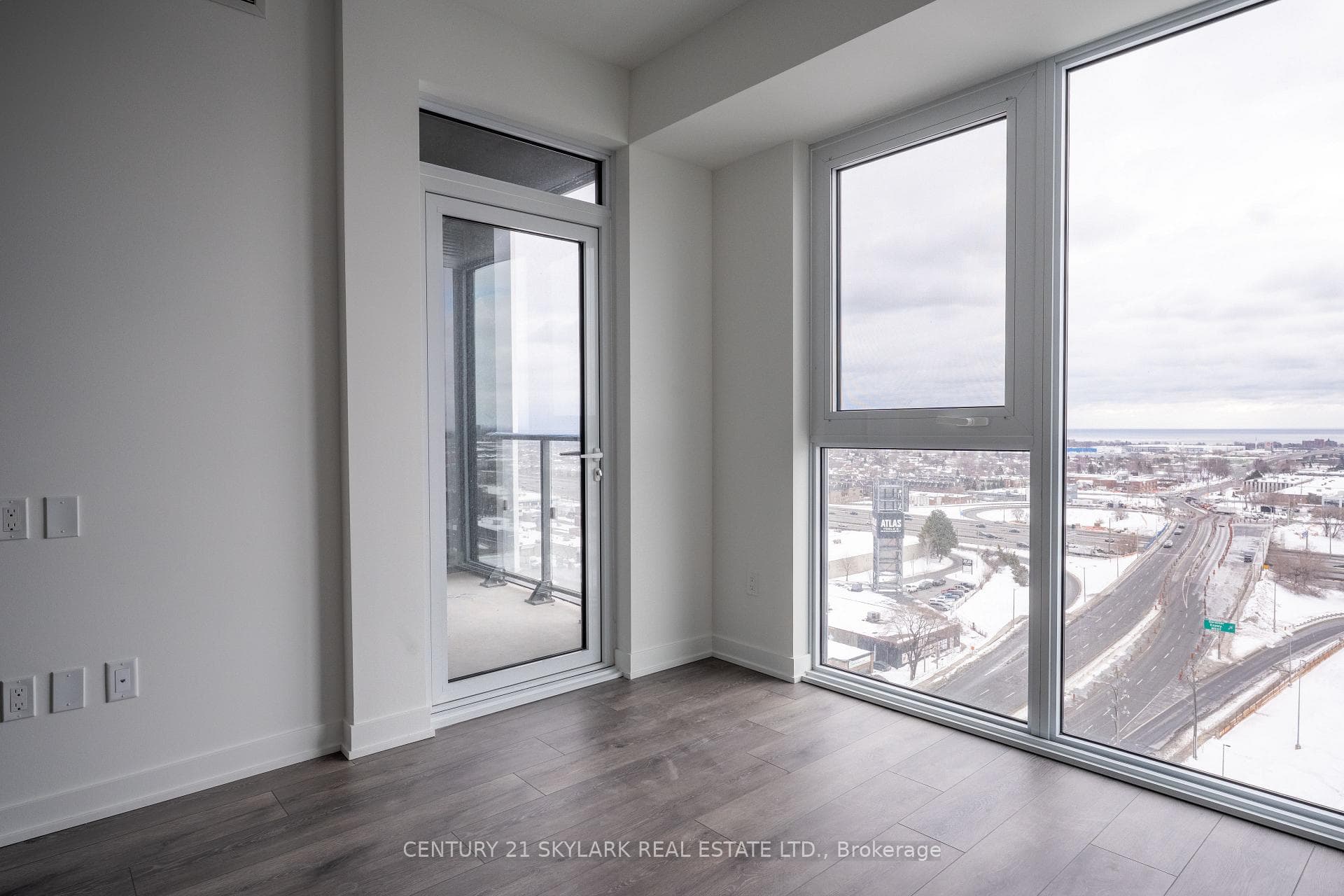 1007 The Queensway Street Unit 1306 photo 8