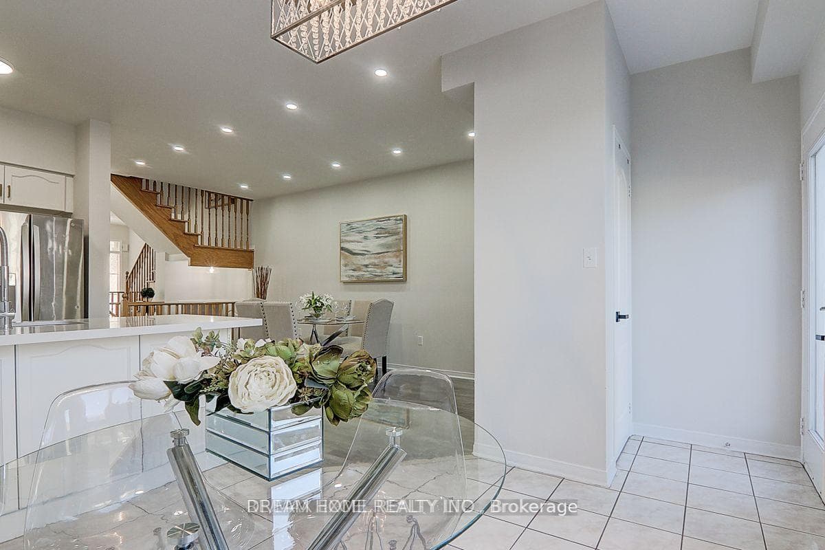 804 Castlemore Avenue photo 17