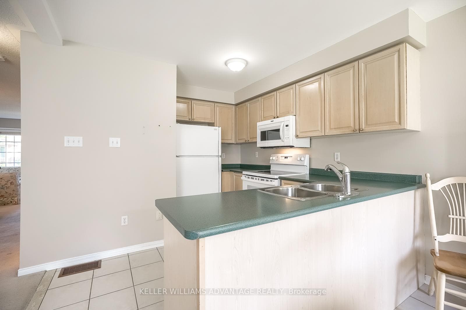 312 Castlemore Avenue photo 18