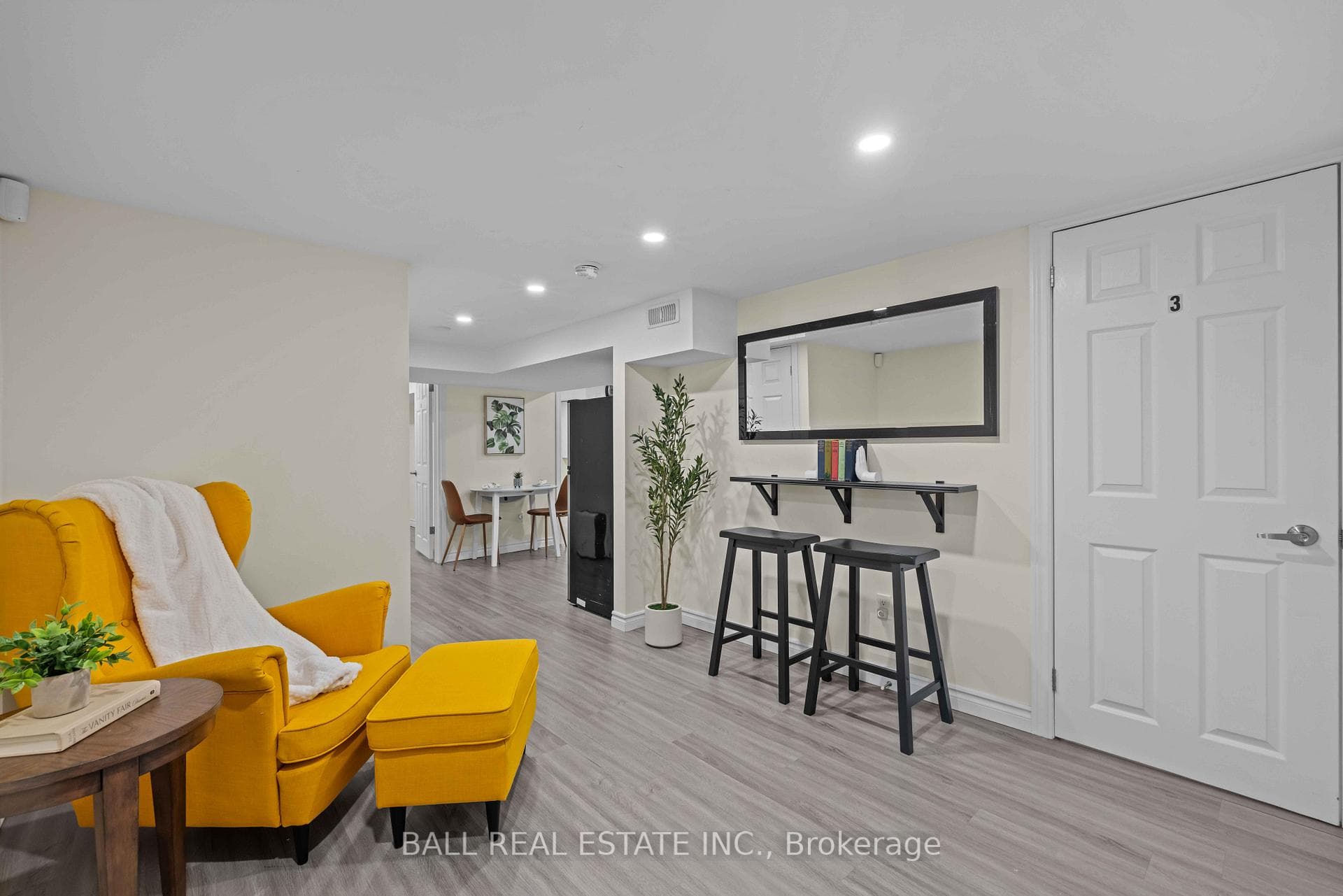 583 Reid Street photo 27