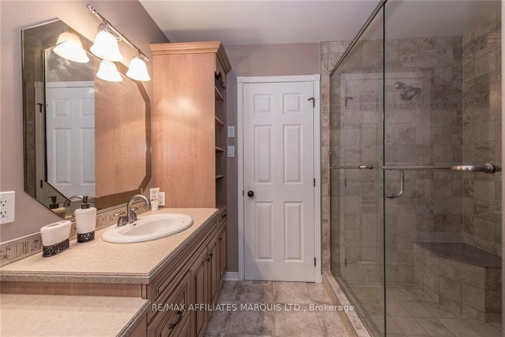 6677 SUTHERLAND Drive photo 18
