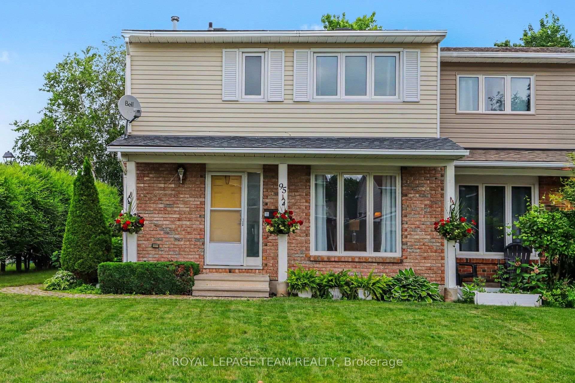 95 Seabrooke Drive photo 1