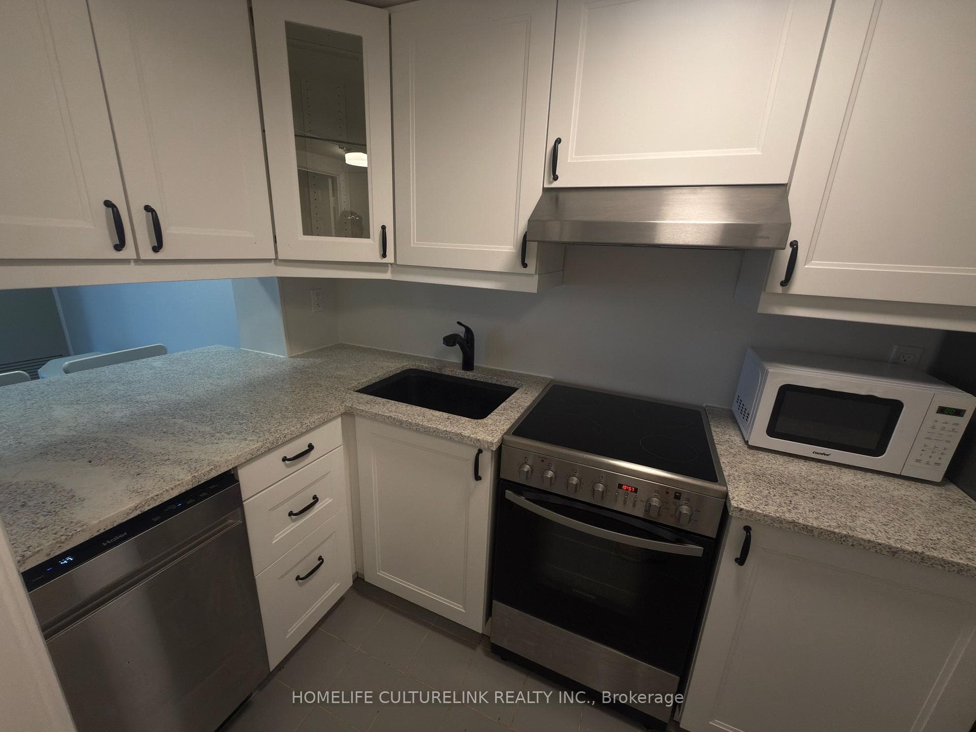 711 Bay Street Unit 1712 photo 3