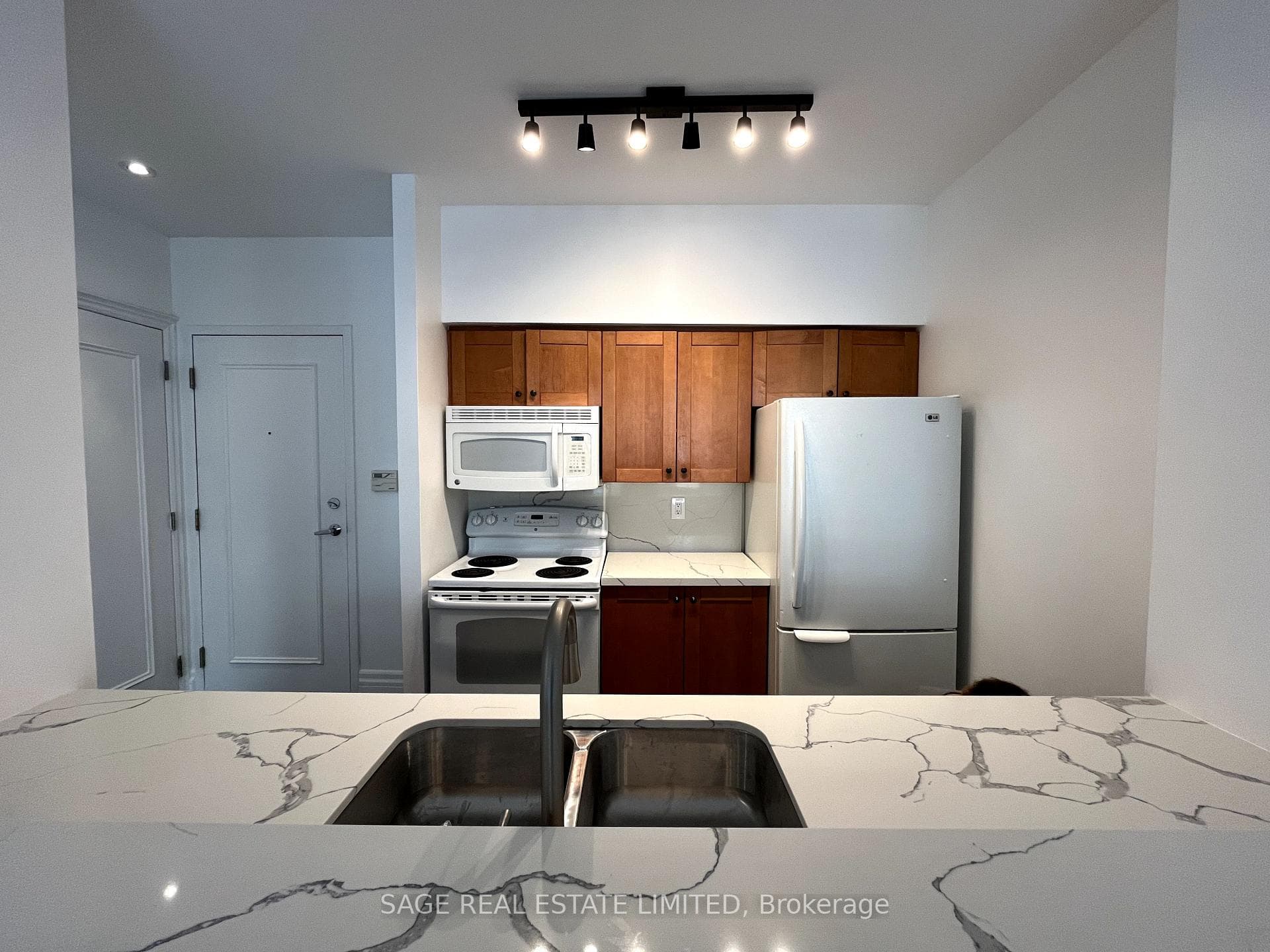 111 Merton Street Unit 306 photo 8