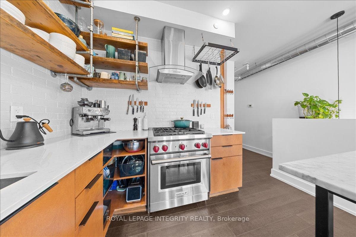 150 Greenfield Avenue Unit 204 photo 10