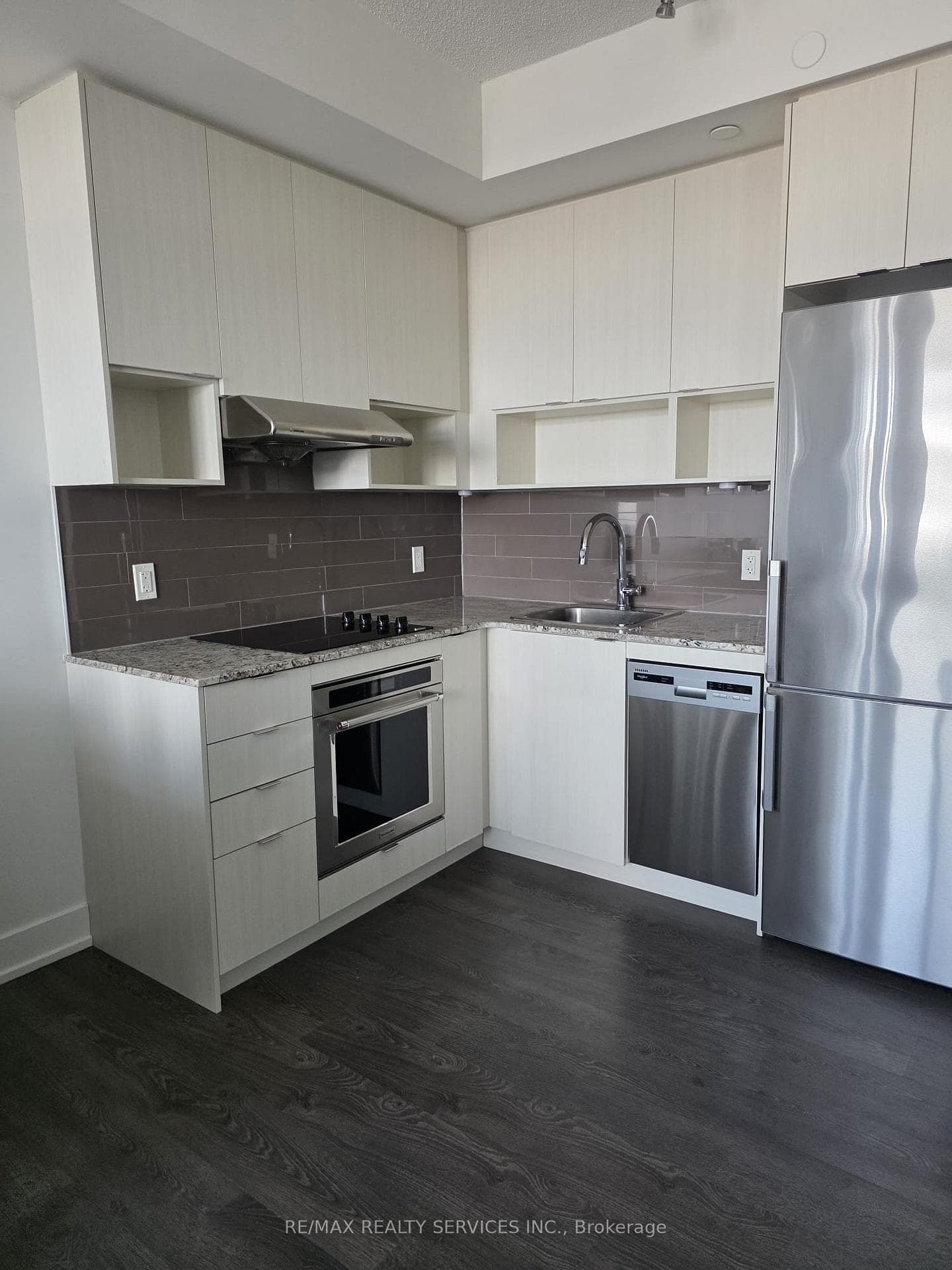7 Mabelle Avenue Unit 4103 photo 4