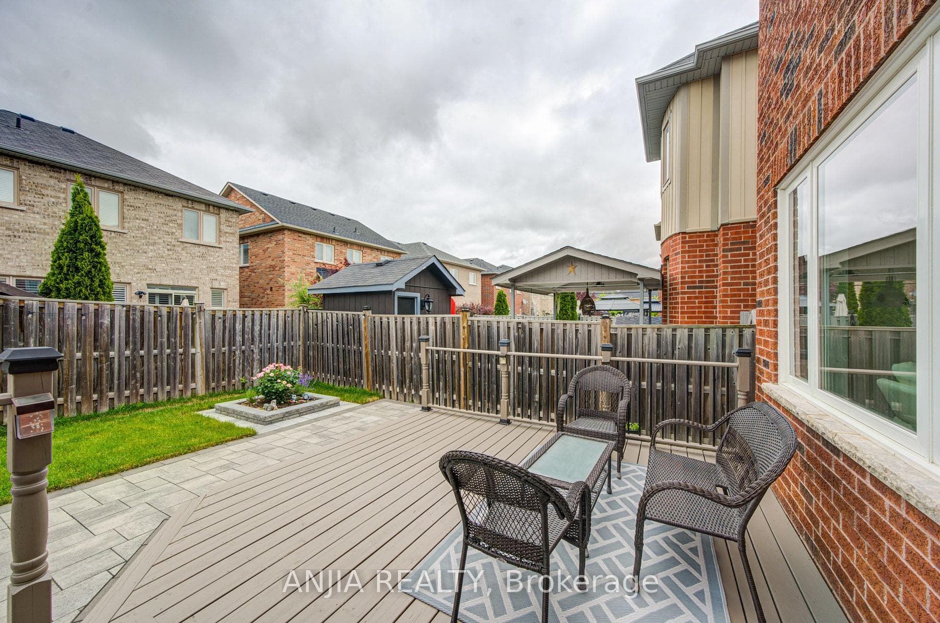 106 Vera Lynn Crescent photo 38