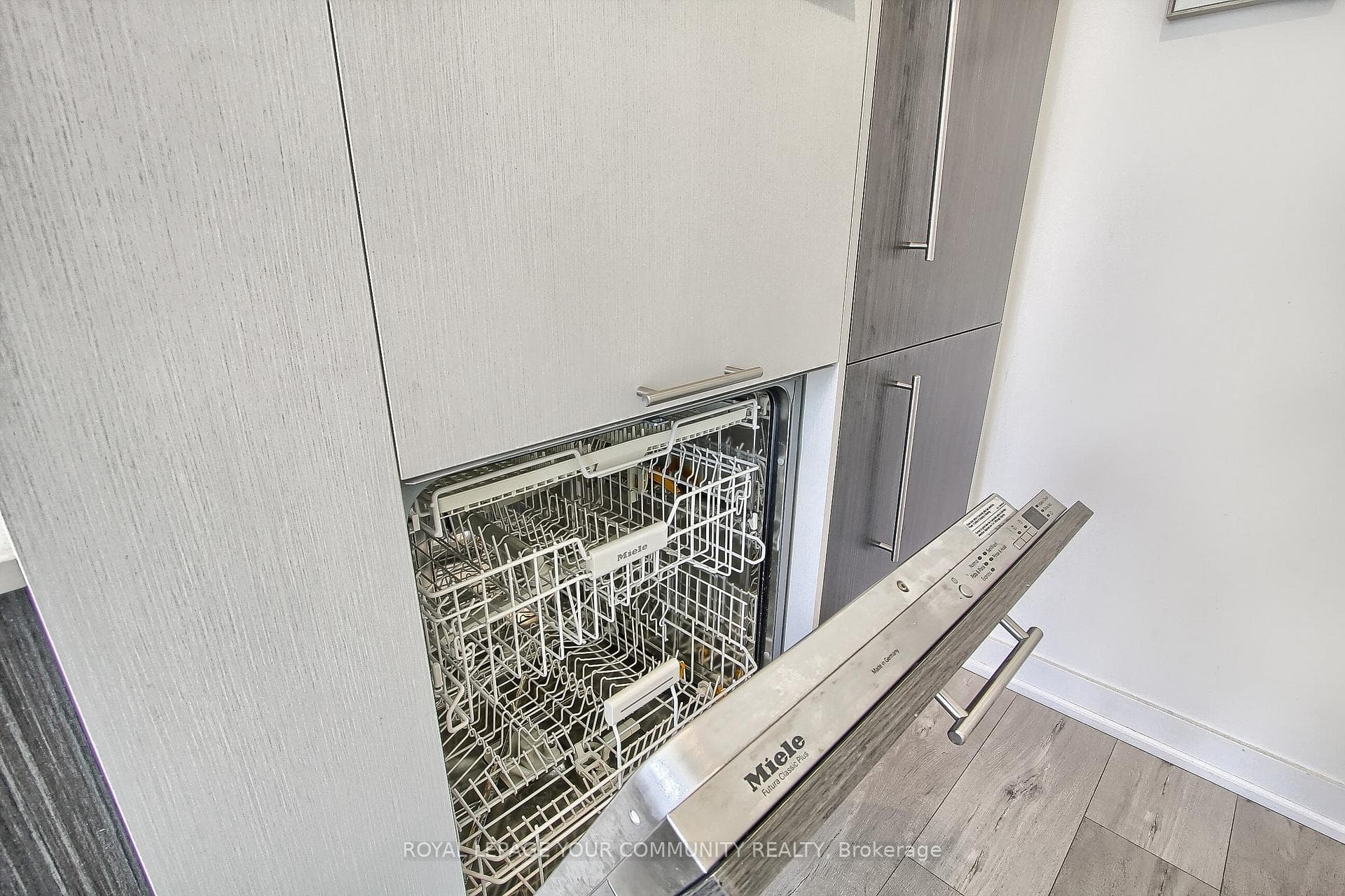 199 Richmond Street Unit 2103 photo 18