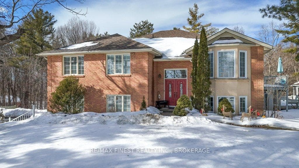 2154 Arne Crescent photo 1