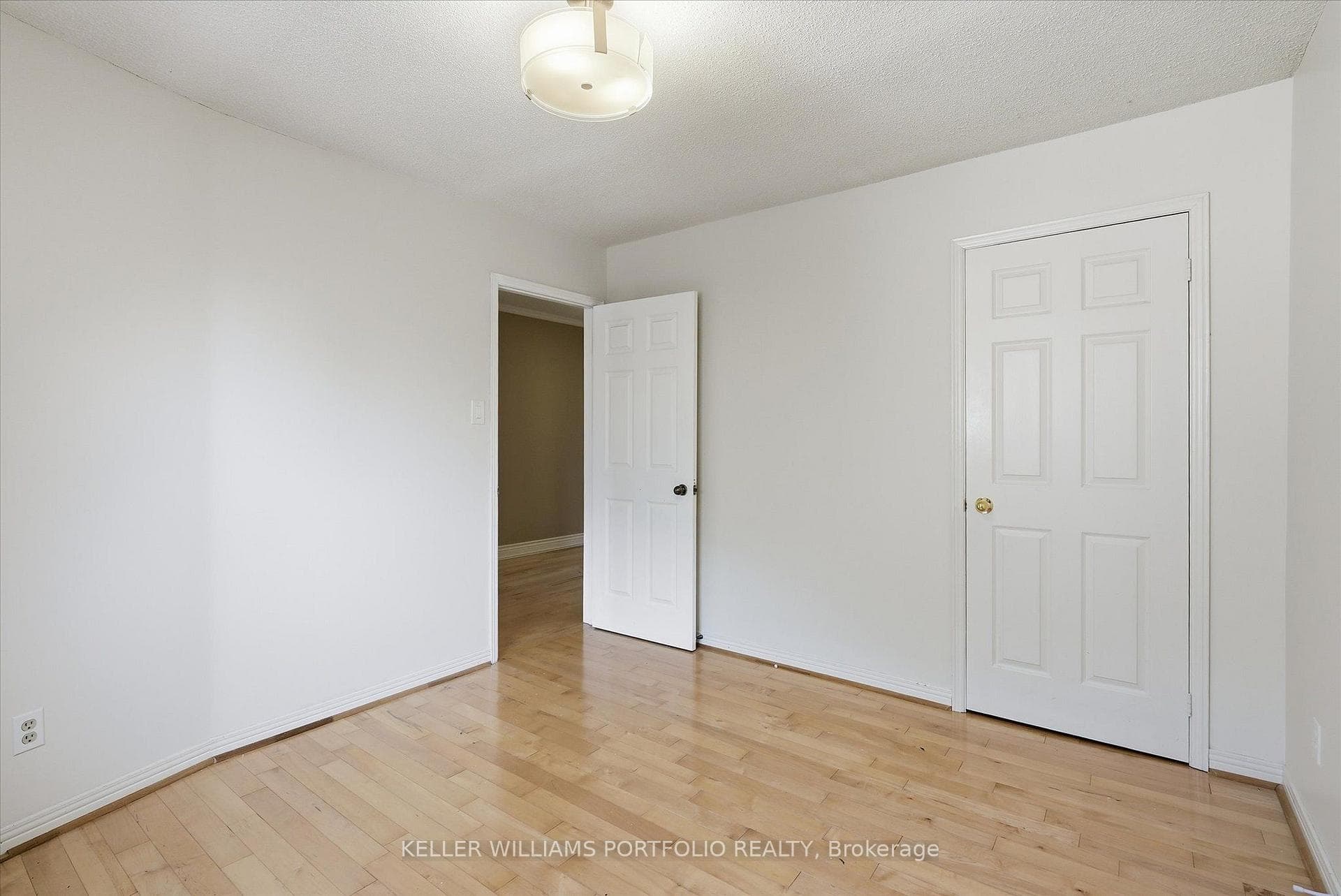 73 Jessica Gardens photo 24