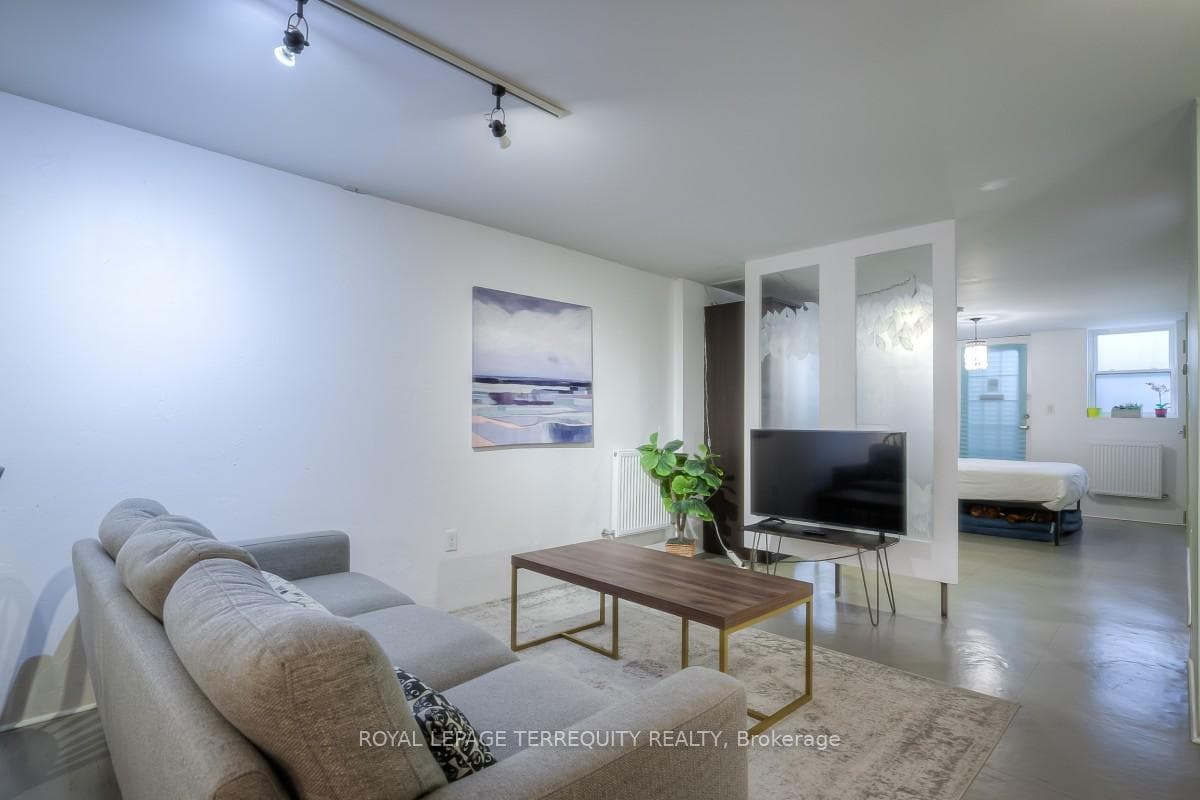 26A Scarlett Road Unit BSMT photo 4
