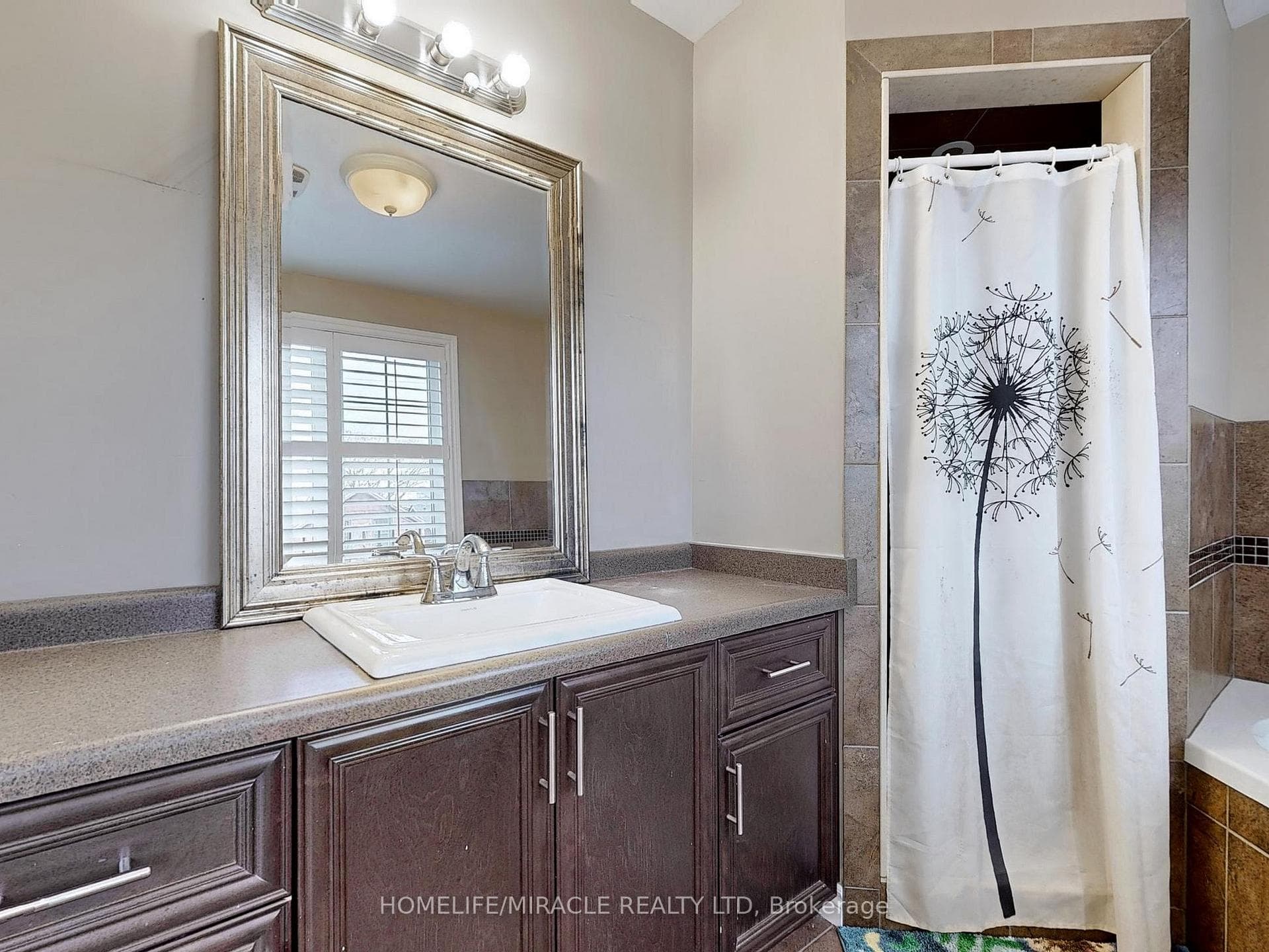 208 Wellington Street photo 22