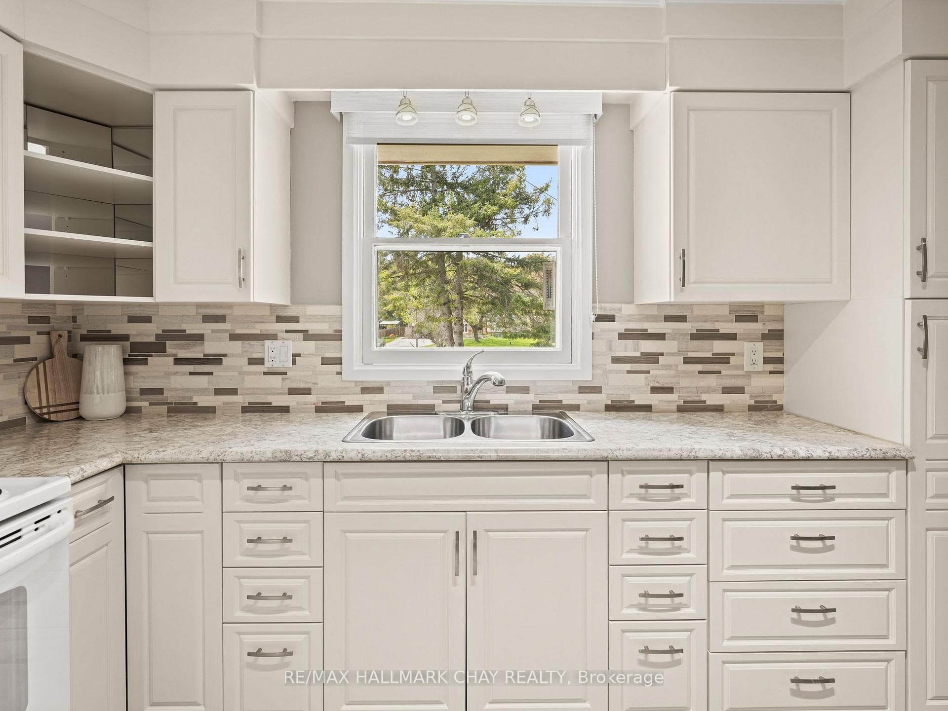 20393 Yonge Street photo 10