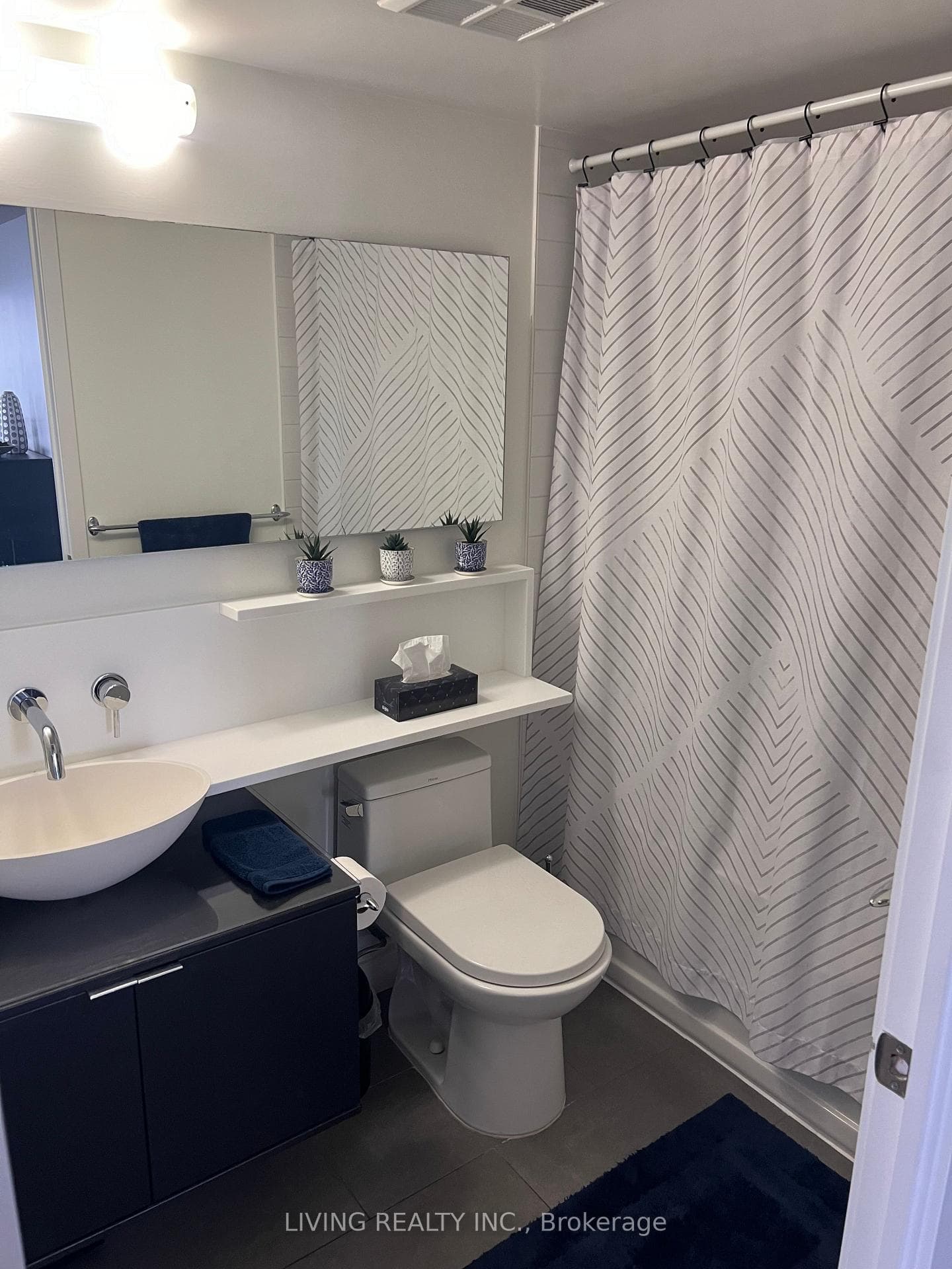 15 Fort York Boulevard Unit 3712 photo 11