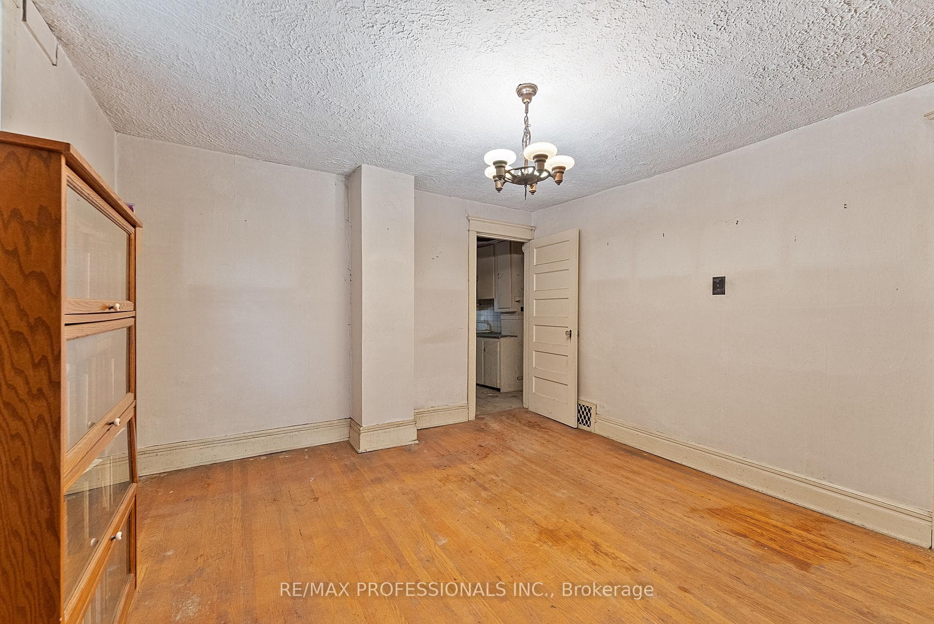110 Bastedo Avenue photo 11