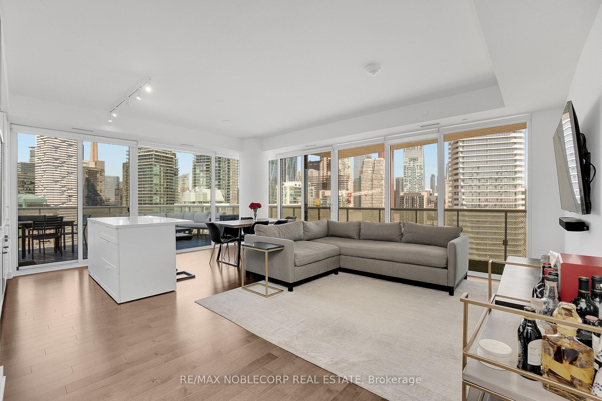 15 Queens Quay Unit 3405 photo 8