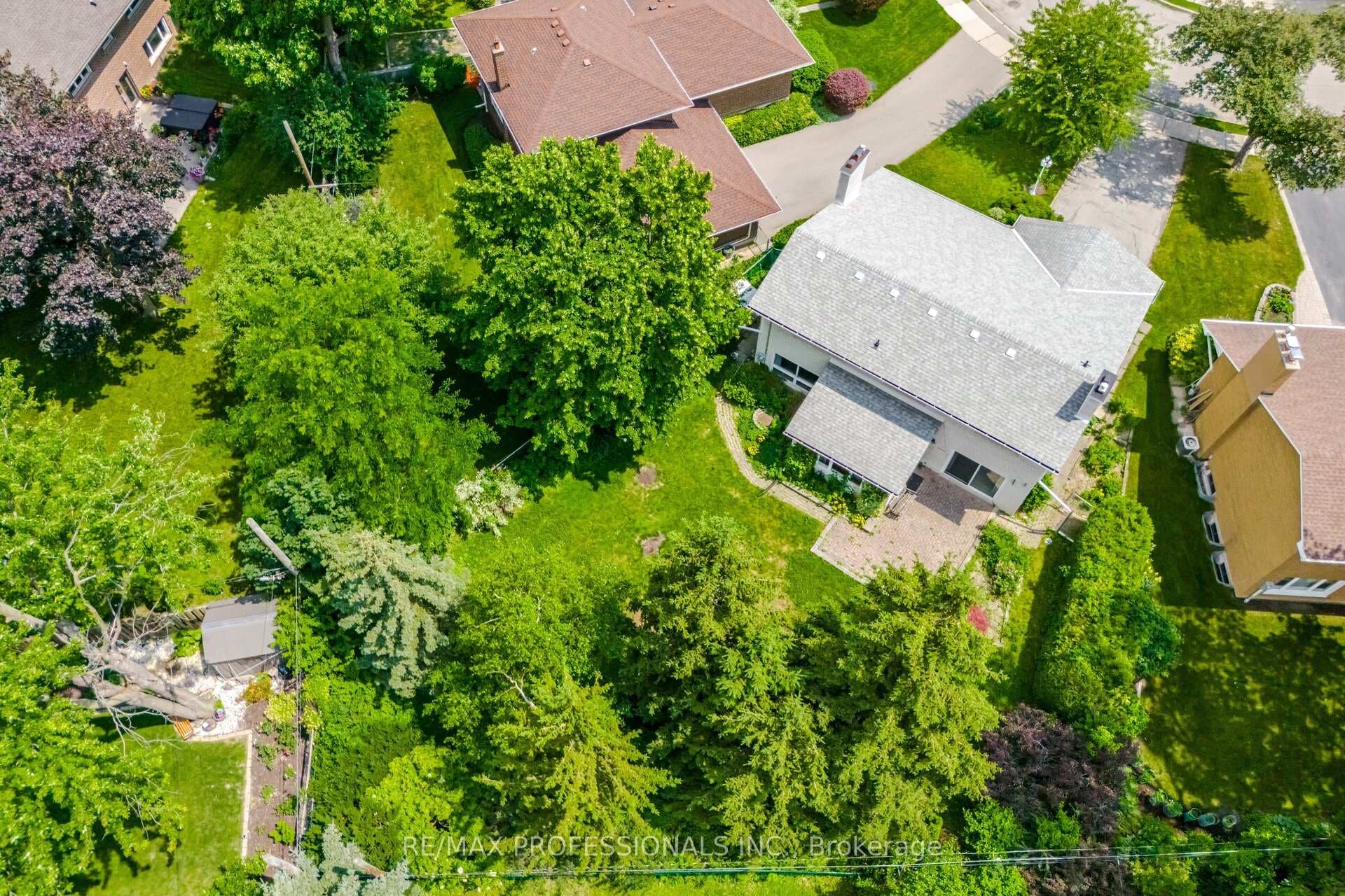 30 Grasspoint Crescent photo 32