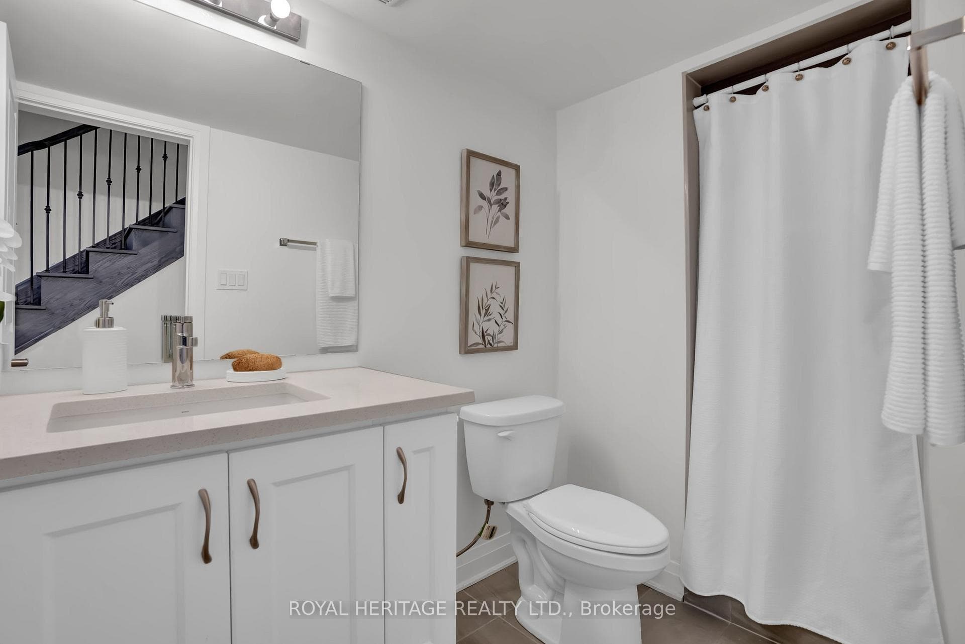 683 Port Darlington Road photo 11
