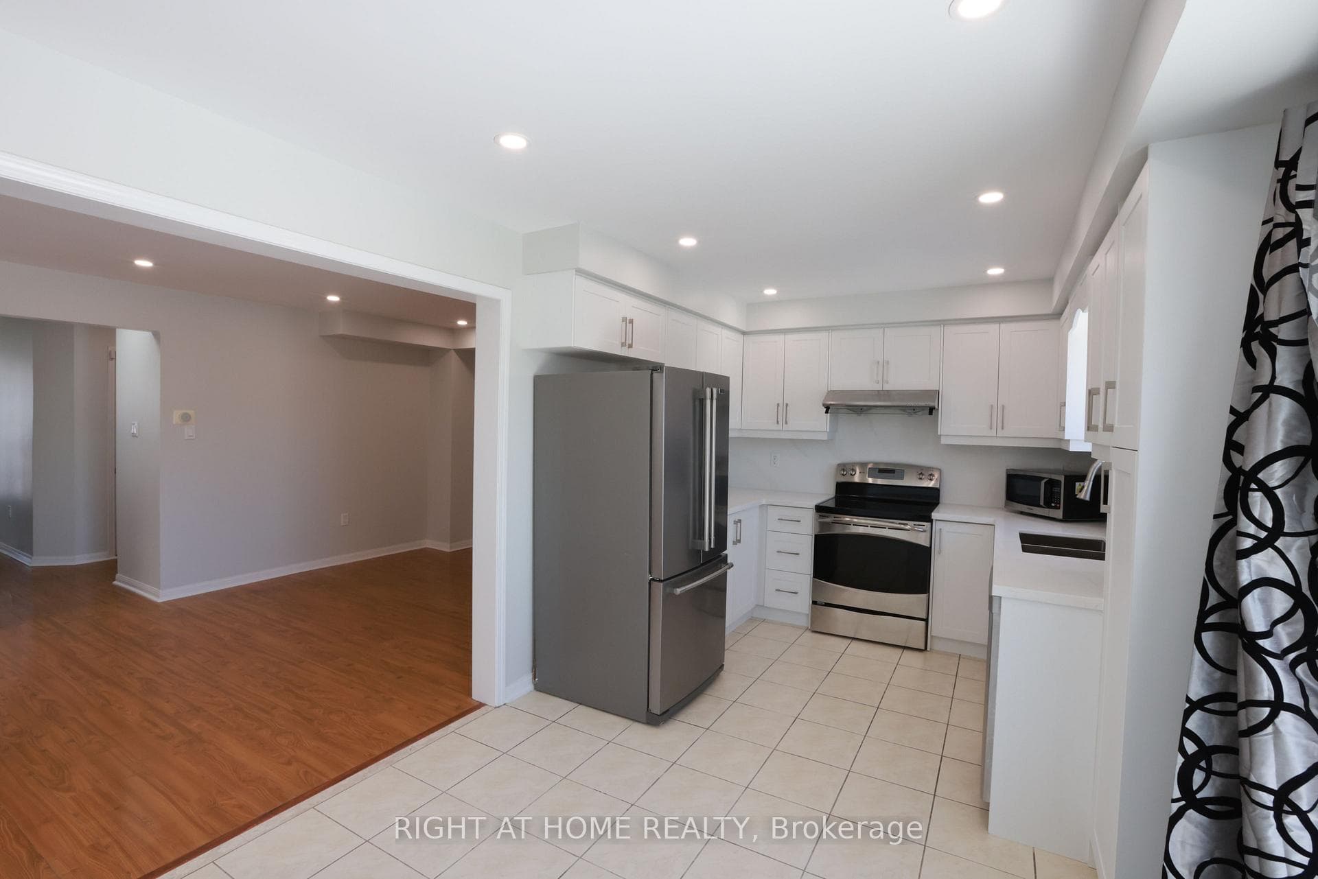 56 Longueuil Place photo 10