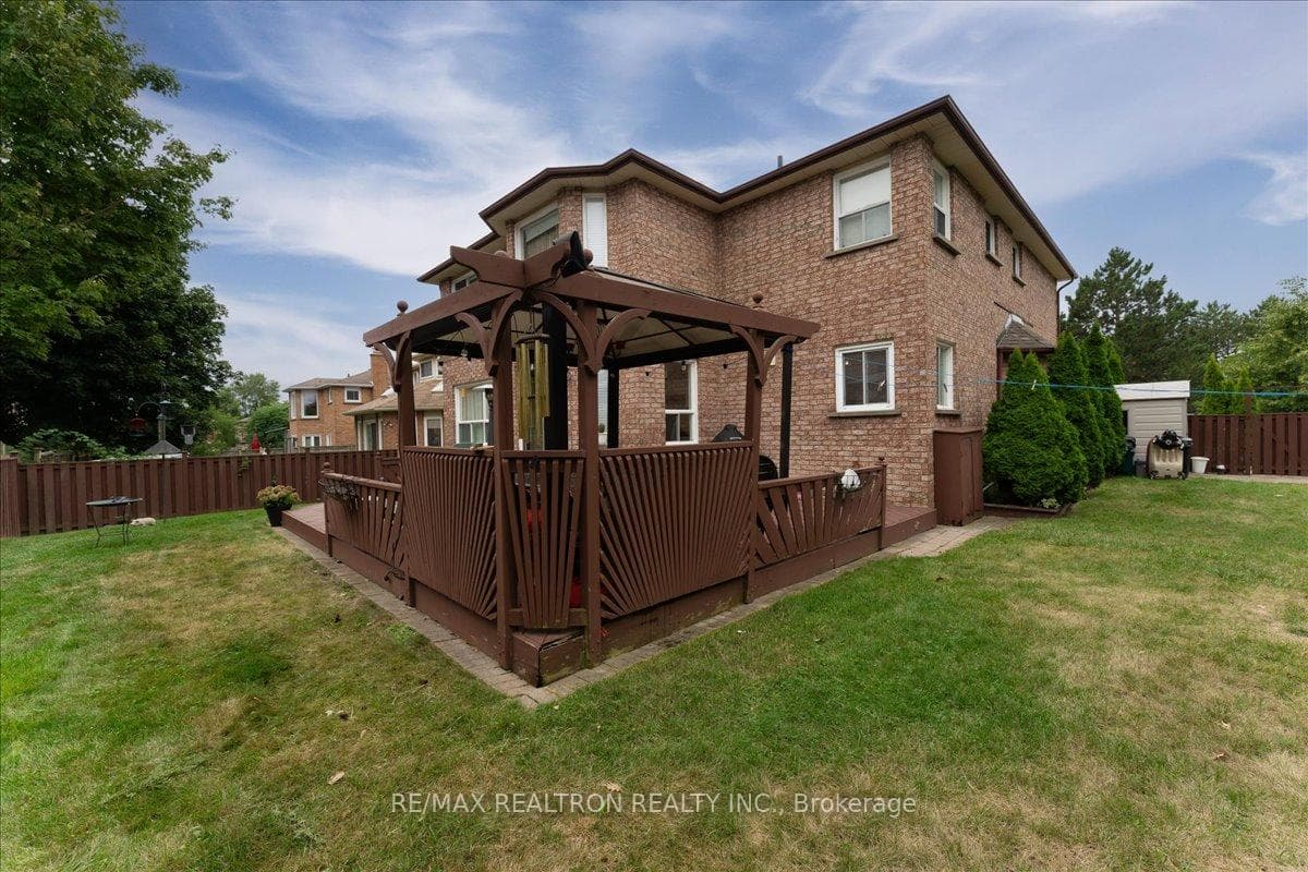 151 Lyndhurst Drive photo 46