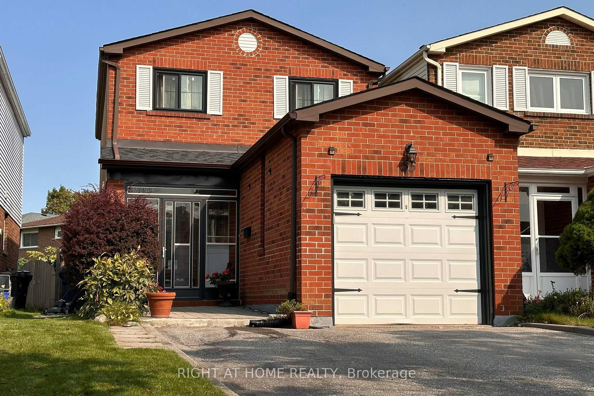 65 Longsword Drive photo 2