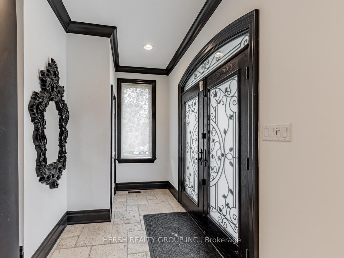 571 Melrose Avenue photo 5