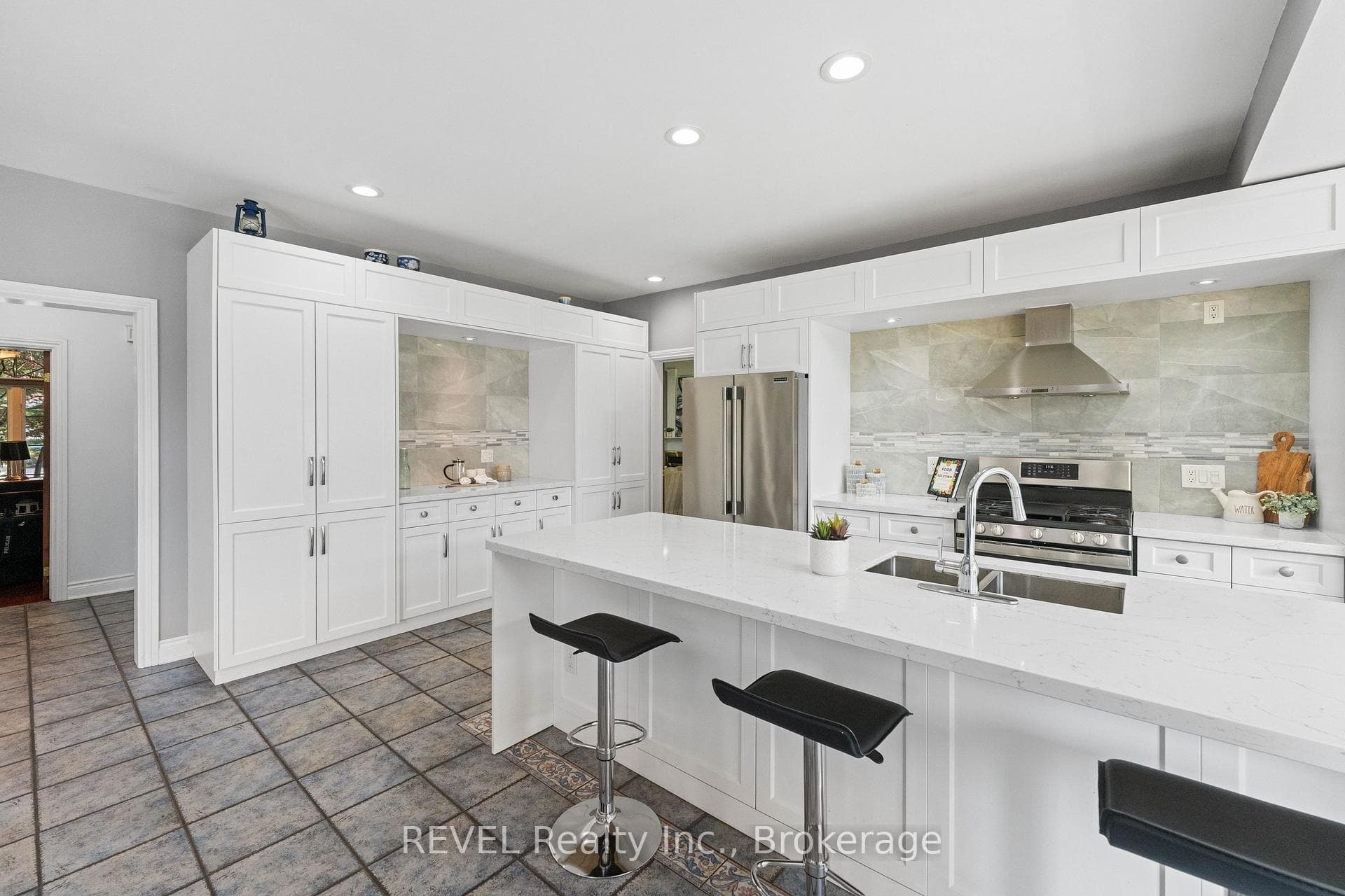 8055 Mount Carmel Boulevard photo 16