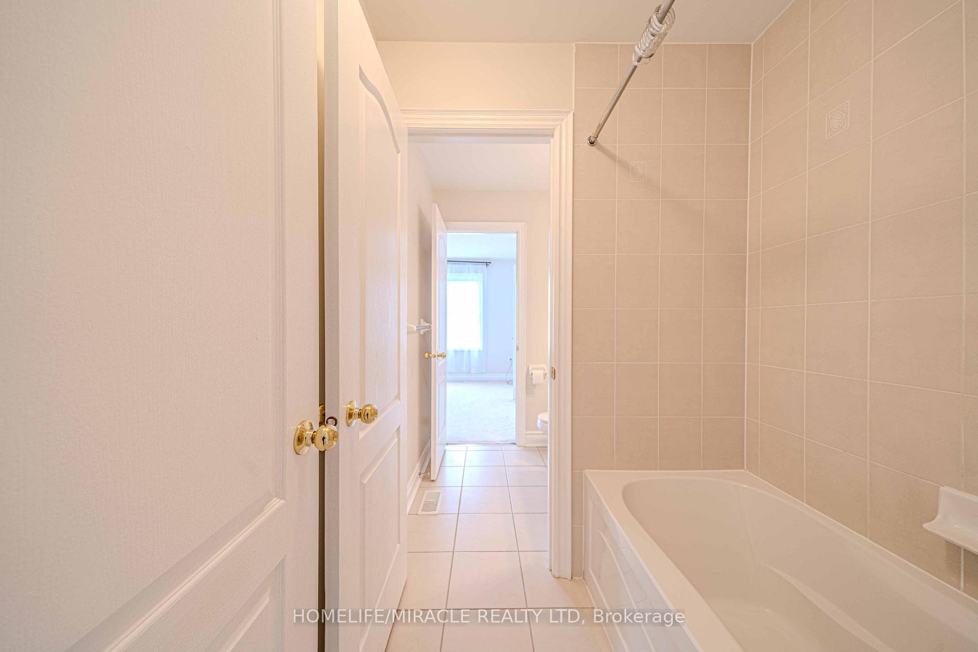 1811 Esterbrooke Drive photo 33