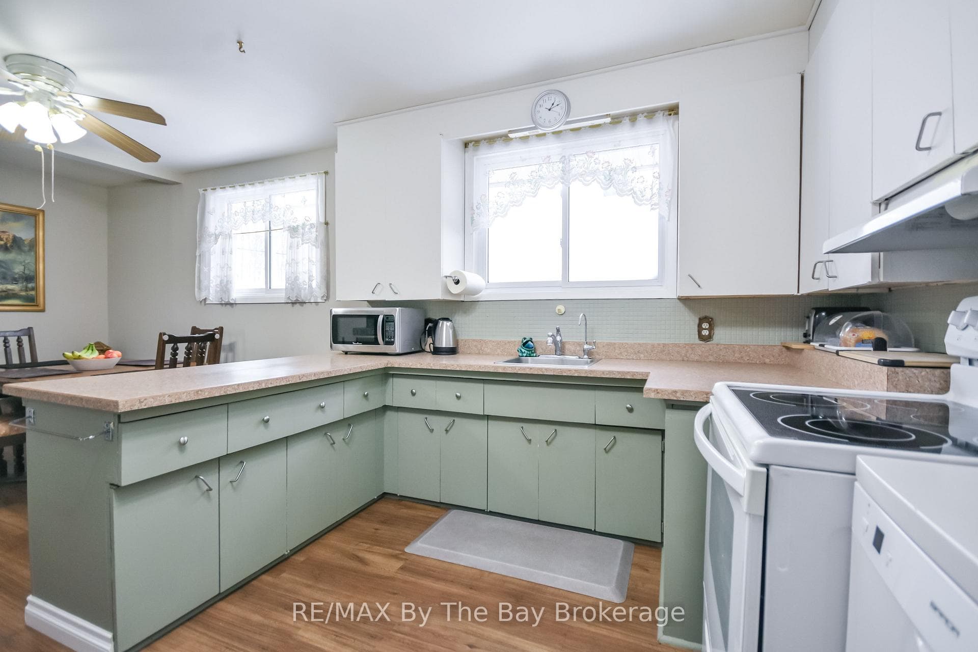 464 William Street photo 6