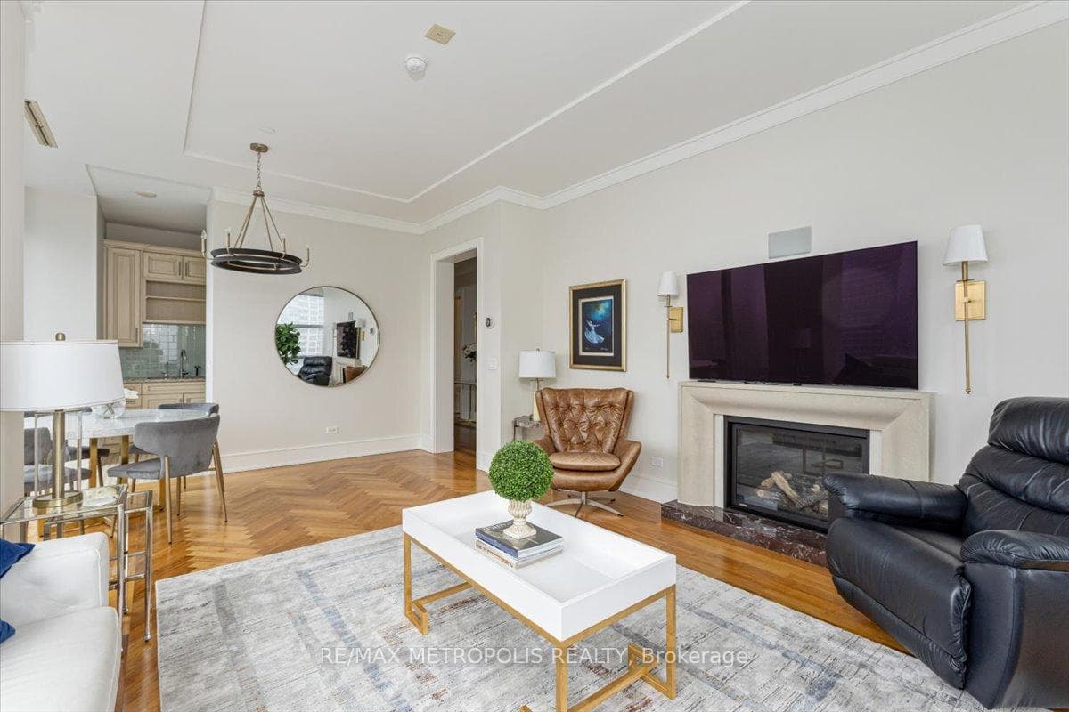 183 Wellington Street Unit 2701 photo 10