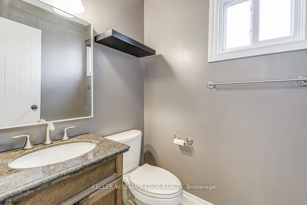 2129 Hunt Crescent photo 6