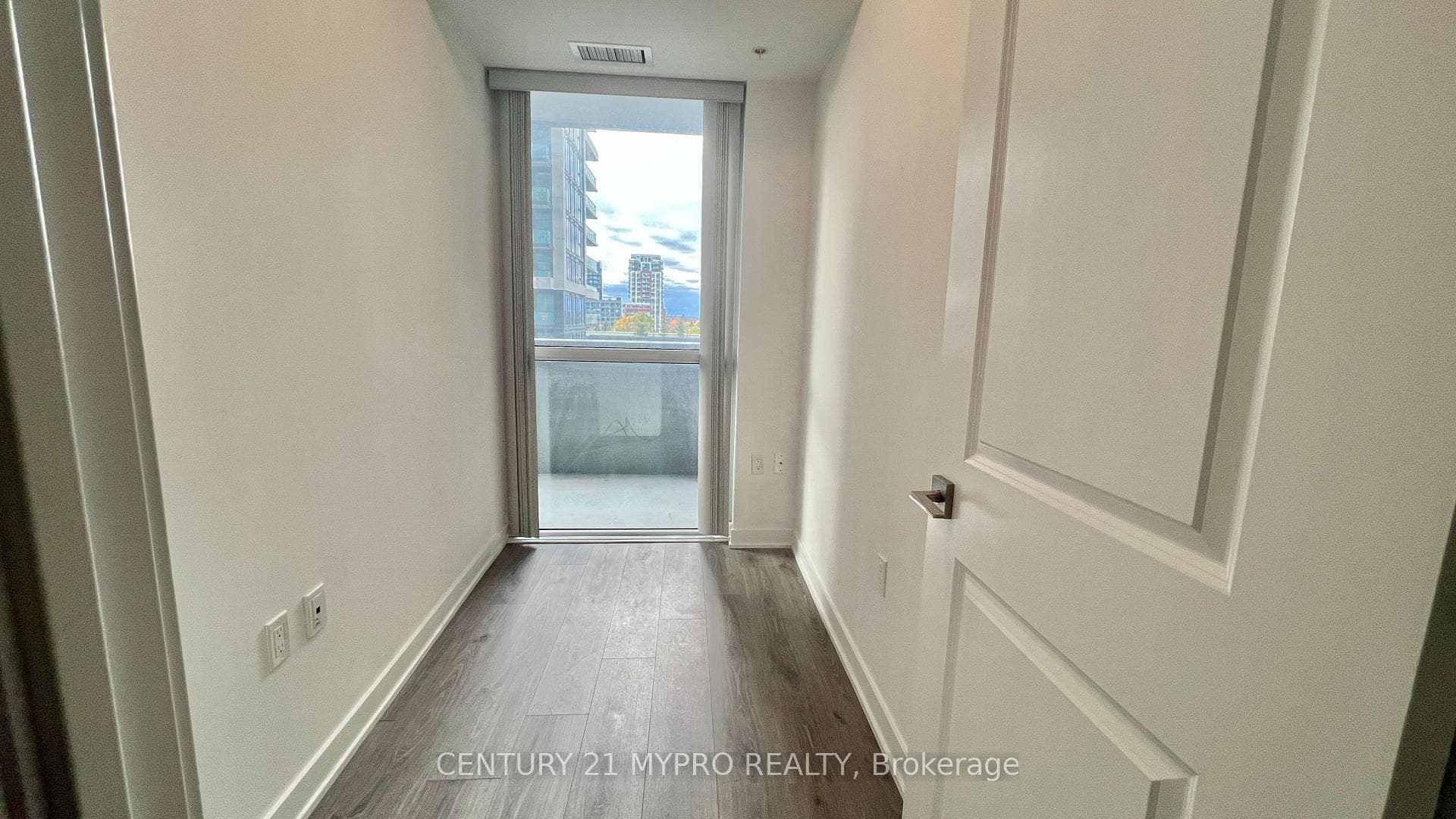 Den: Floor-To-Ceiling Windows,Door&Great View