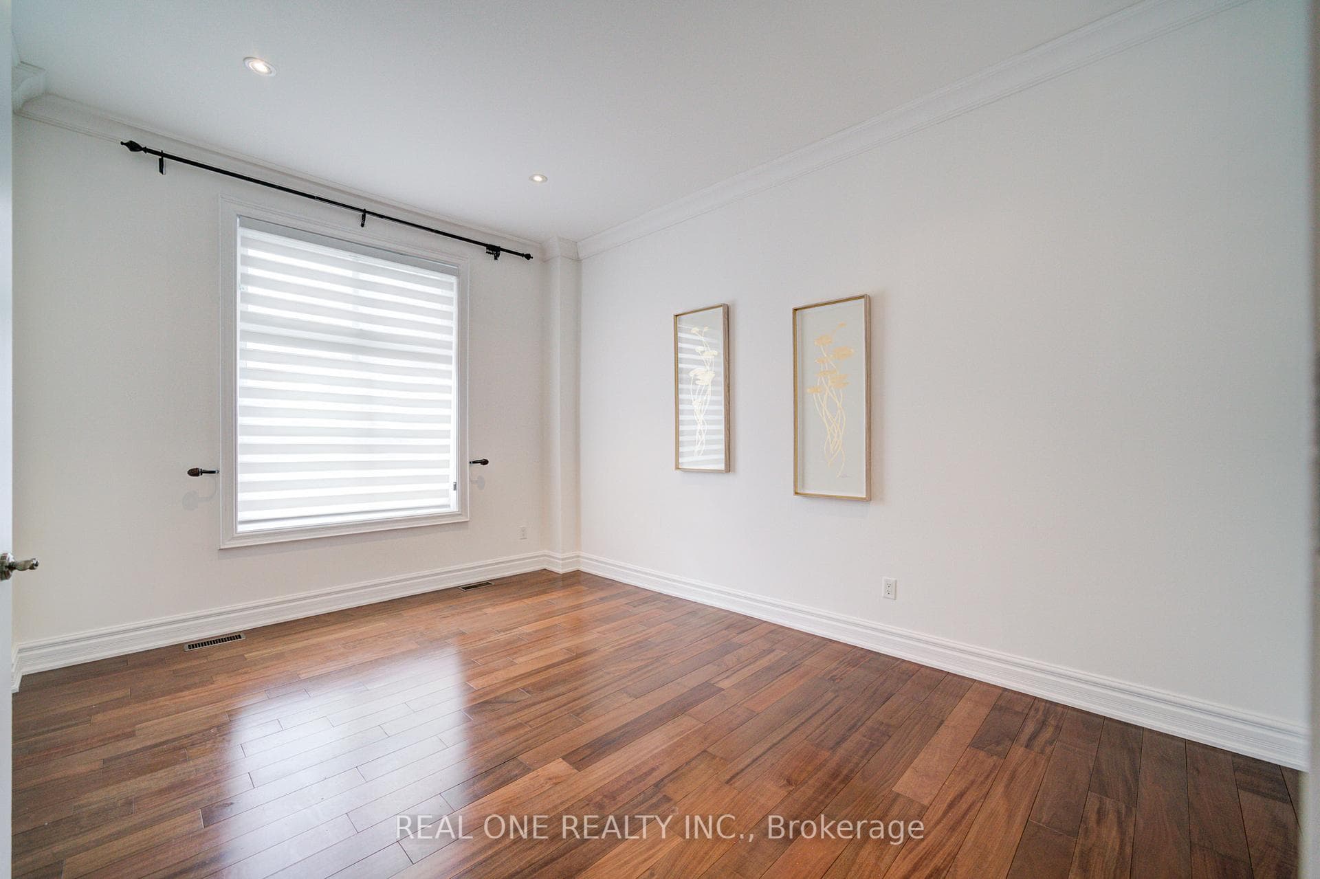 210 Maplehurst Avenue photo 4