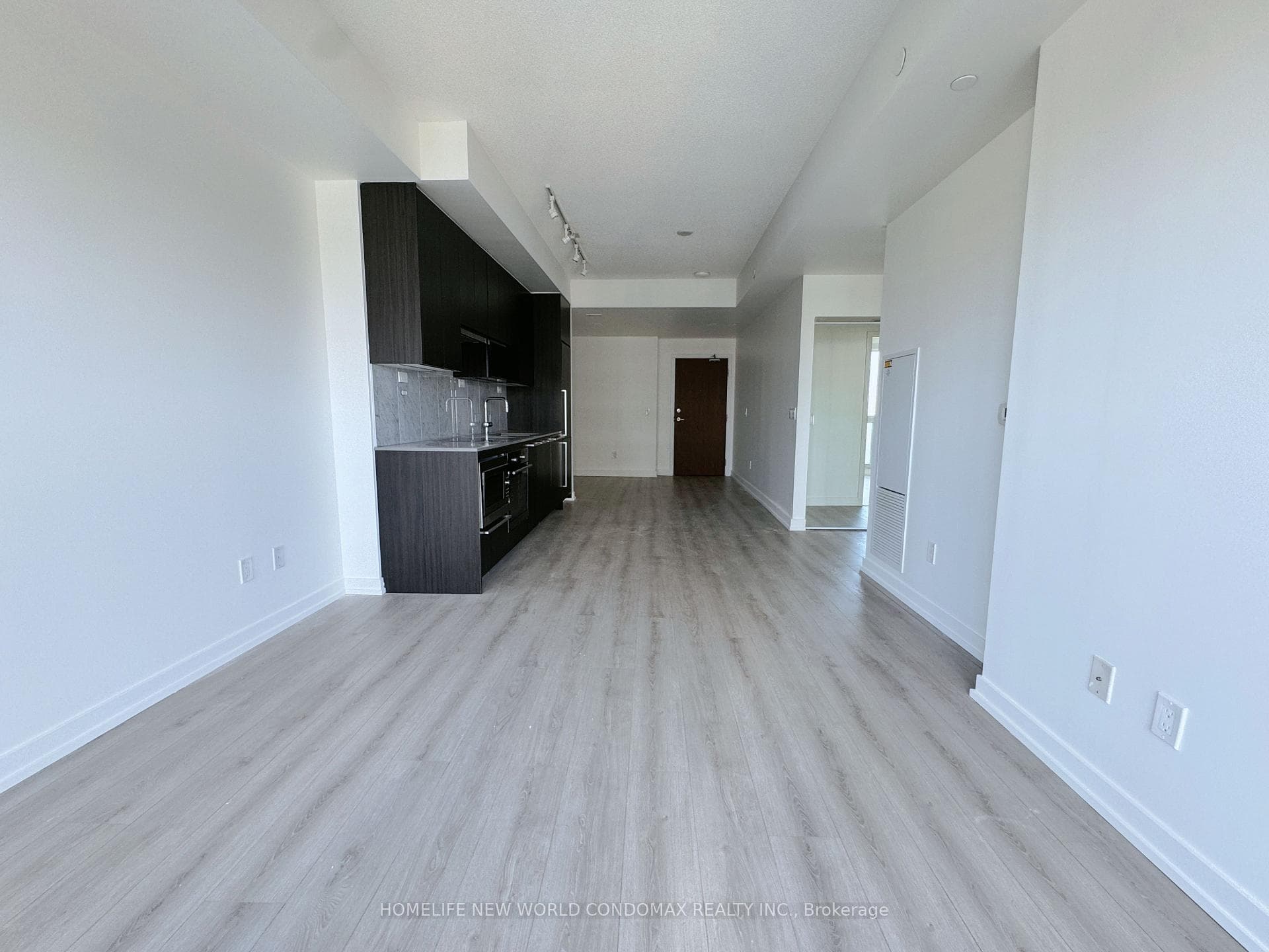 115 Mcmahon Drive Unit 2201 photo 14