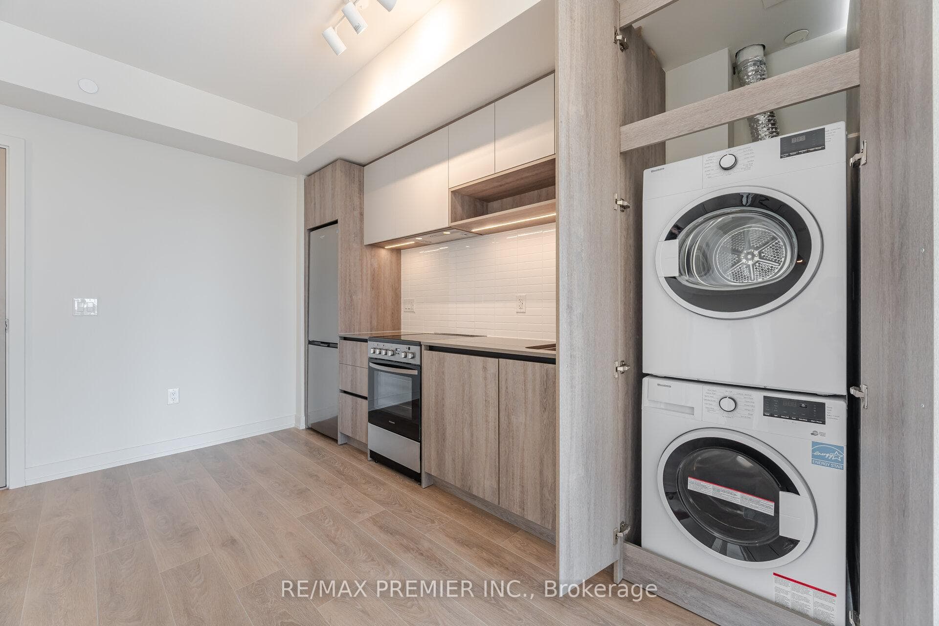 181 Sterling Avenue Unit 708 photo 20