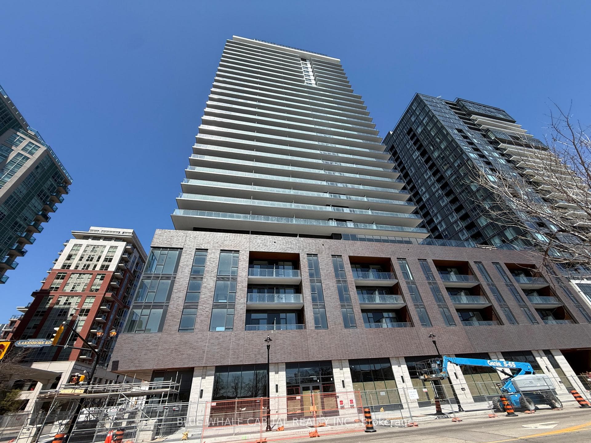 2075 Lakeshore Road Unit 307 photo 1