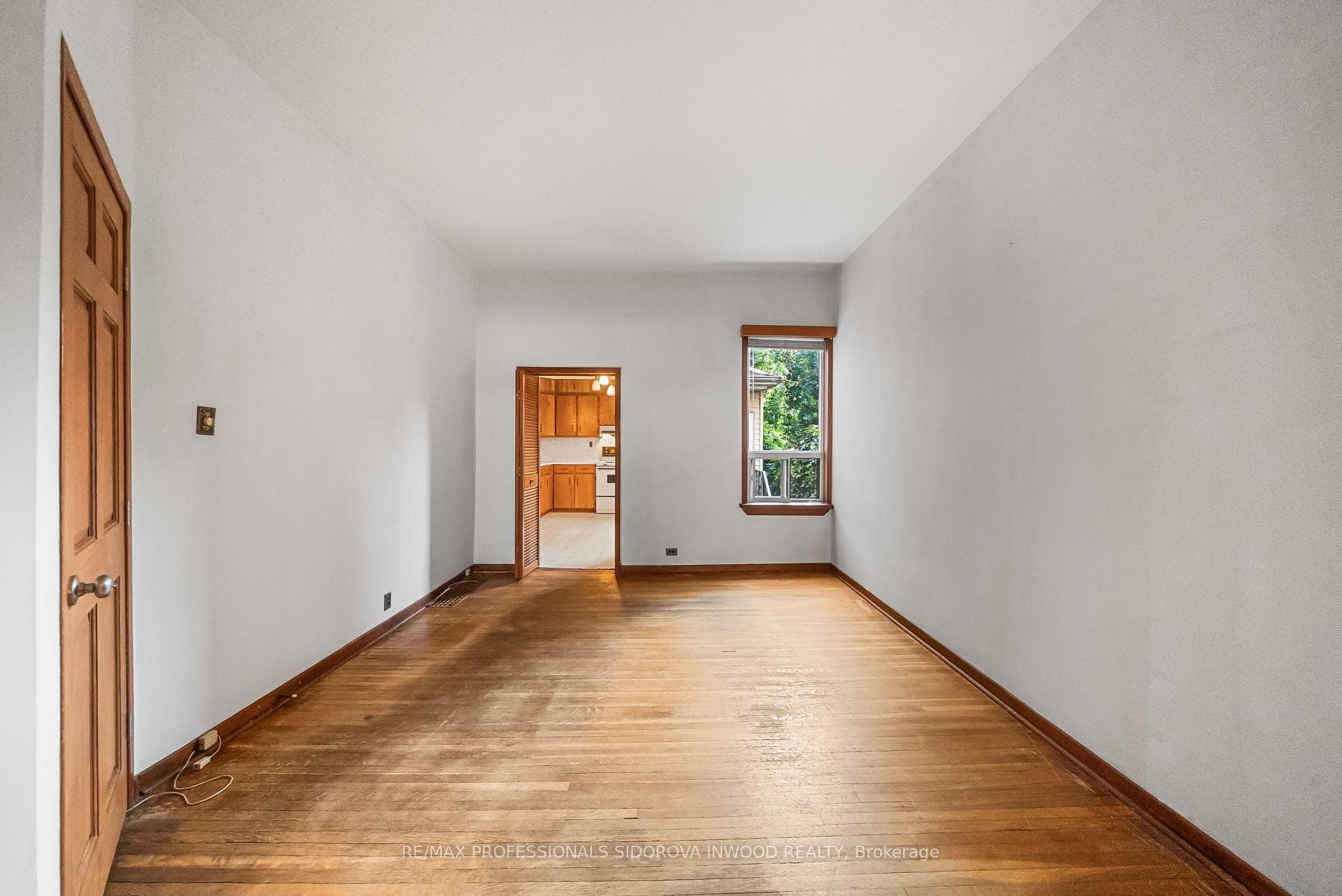 44 Golden Avenue photo 10