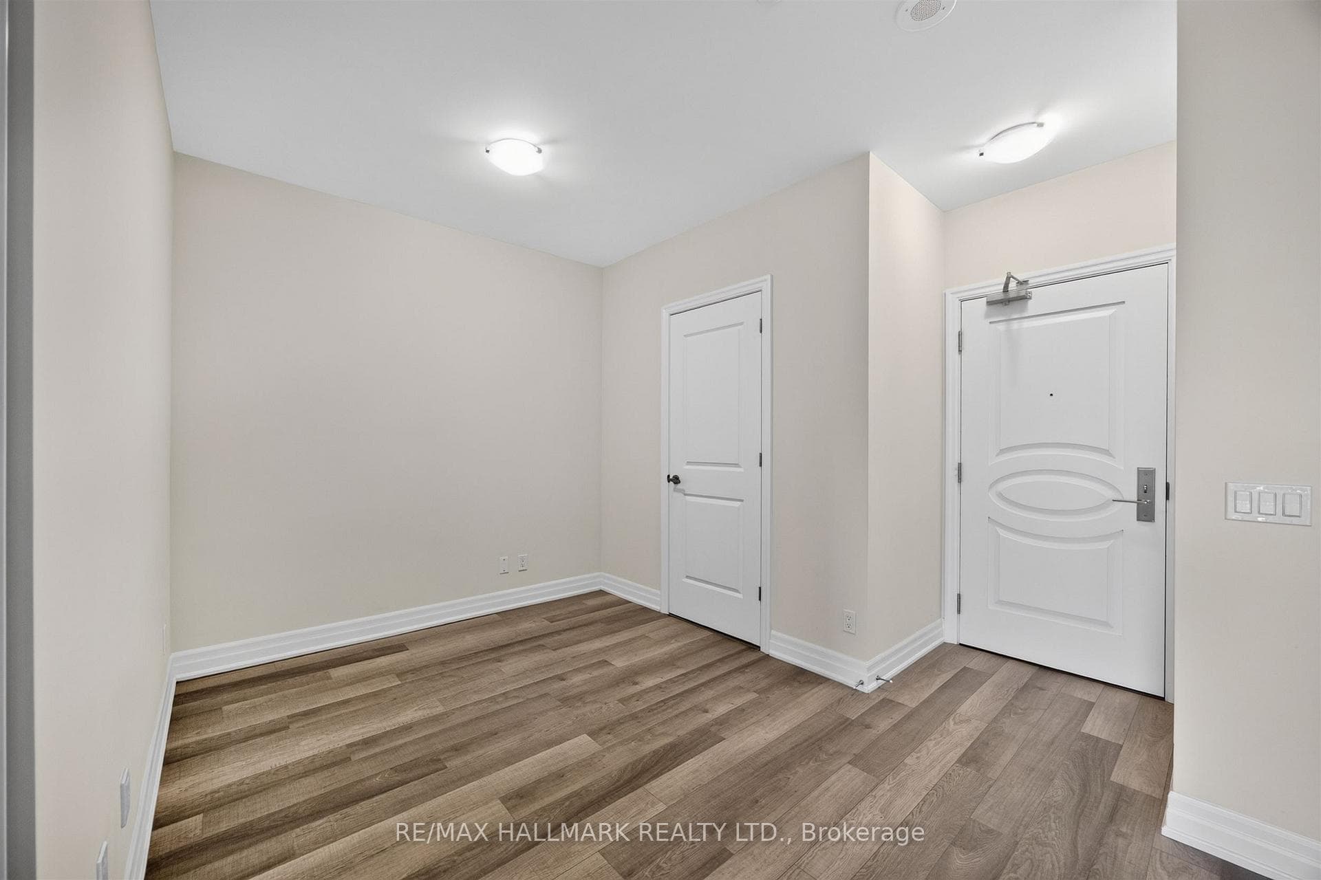 9085 Jane Street Unit 219 photo 18