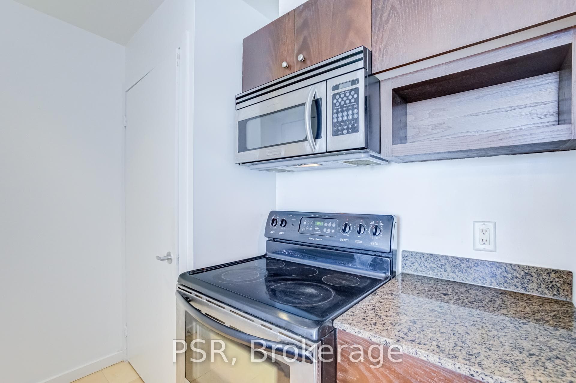 218 Queens Quay Unit 1506 photo 16